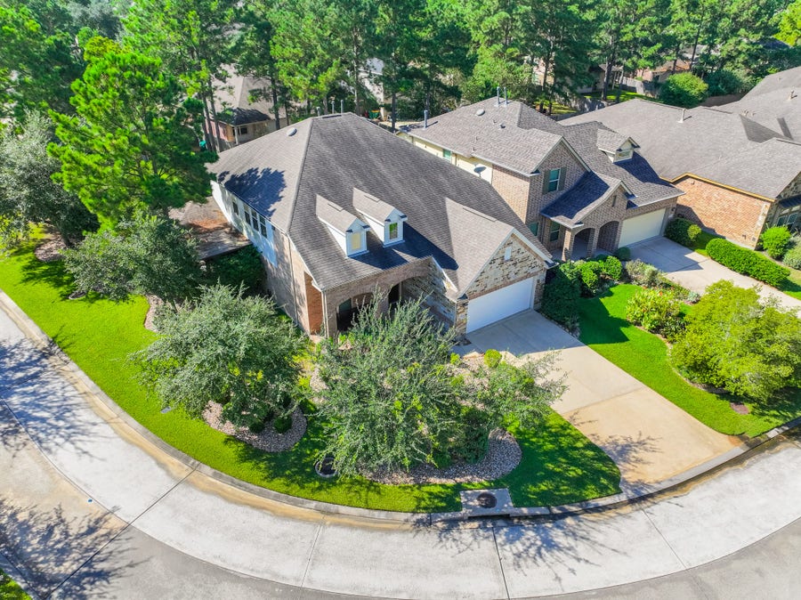 Property photo for 27 E Wolf Cabin Circle, Spring, TX