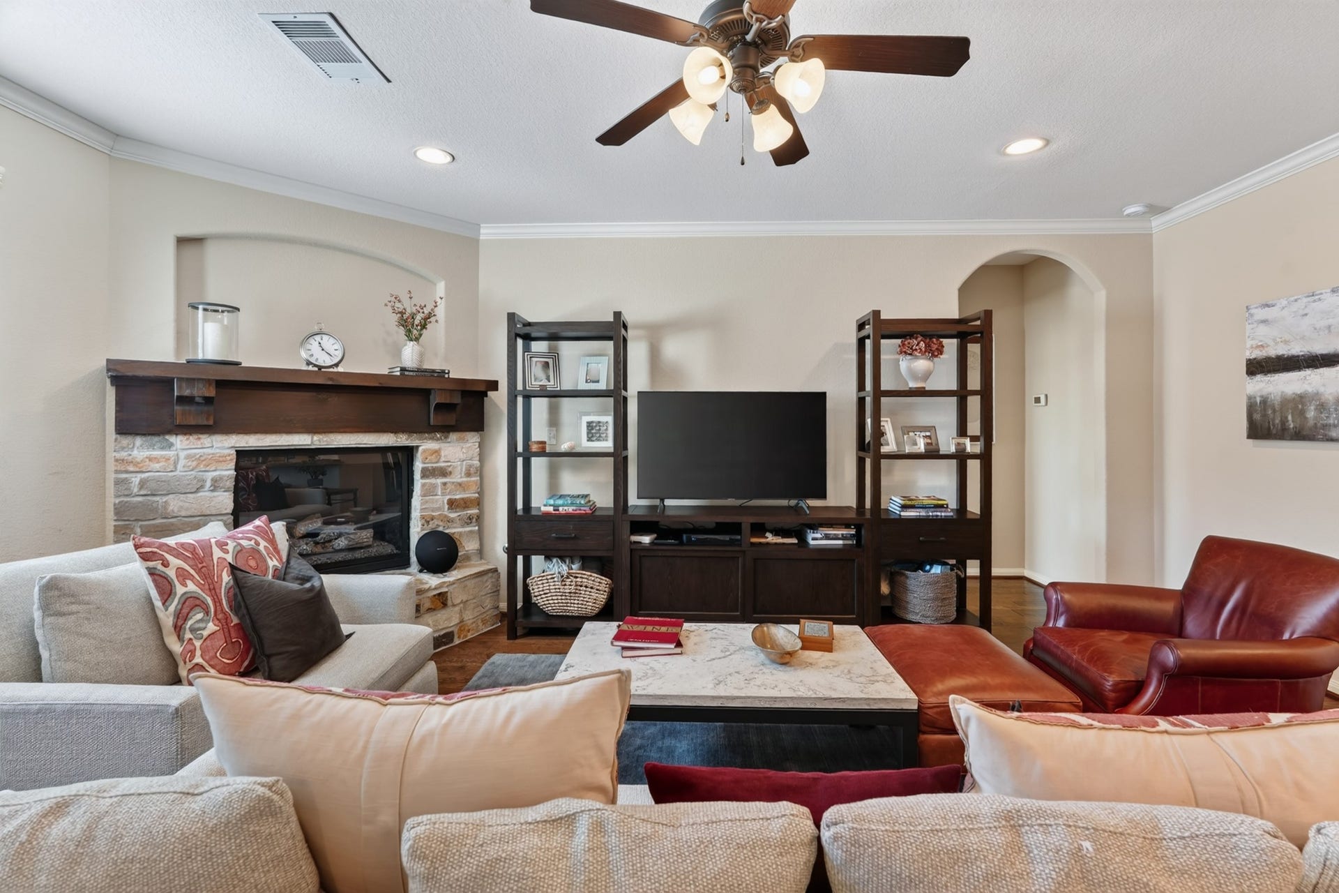27 E Wolf Cabin Circle, Spring, TX 77389 27 E Wolf Cabin Circle, Spring, TX 77389