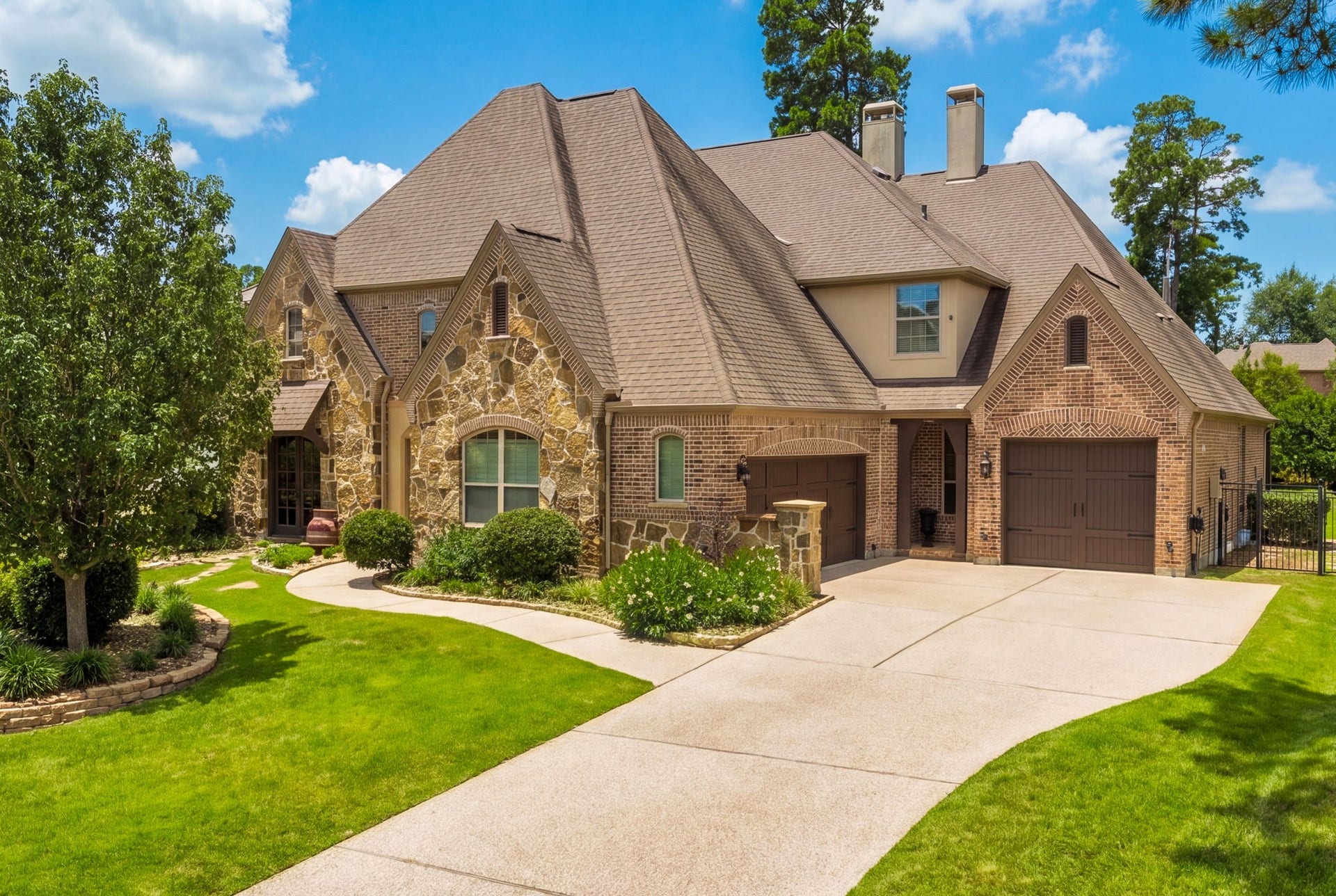 34 N Player Manor Cir, Spring, TX 77382 STUNNING Sterling Ridge custom home for sale!