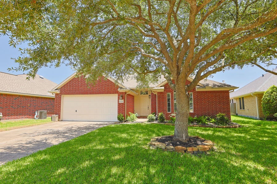 Property photo for 11110 Fall Point Drive, Houston, TX