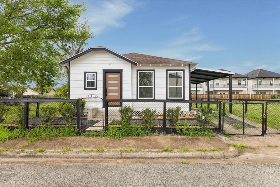 Property photo for 817 E 32nd Street, Houston, TX