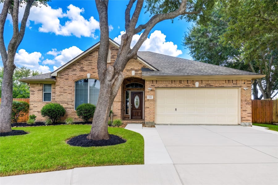 Property photo for 226 Rolling Springs Lane, Dickinson, TX