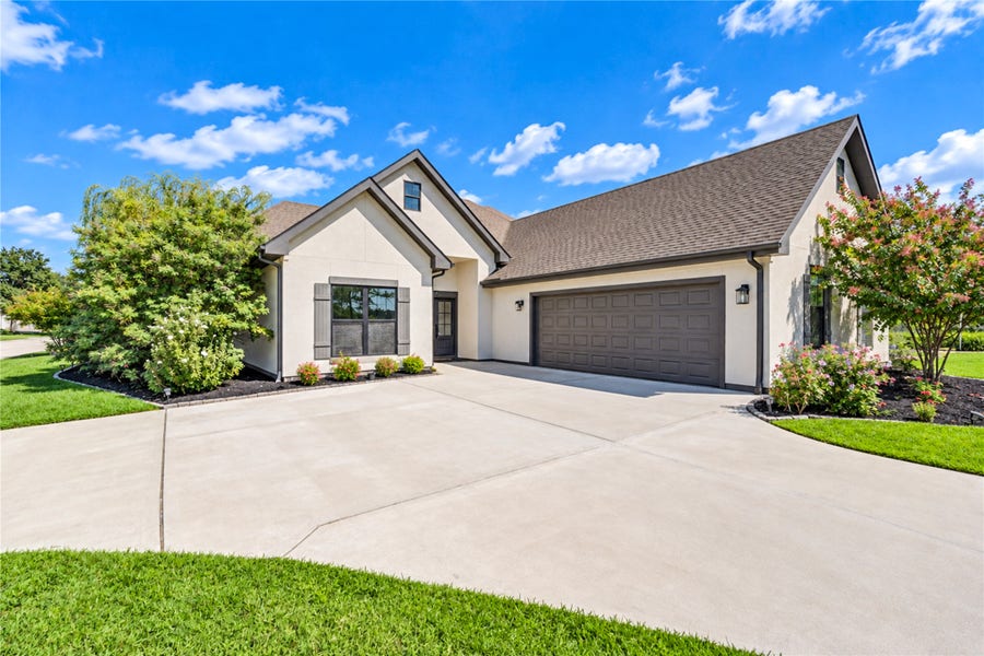 Property photo for 101 Hillsborough Drive W, Montgomery, TX