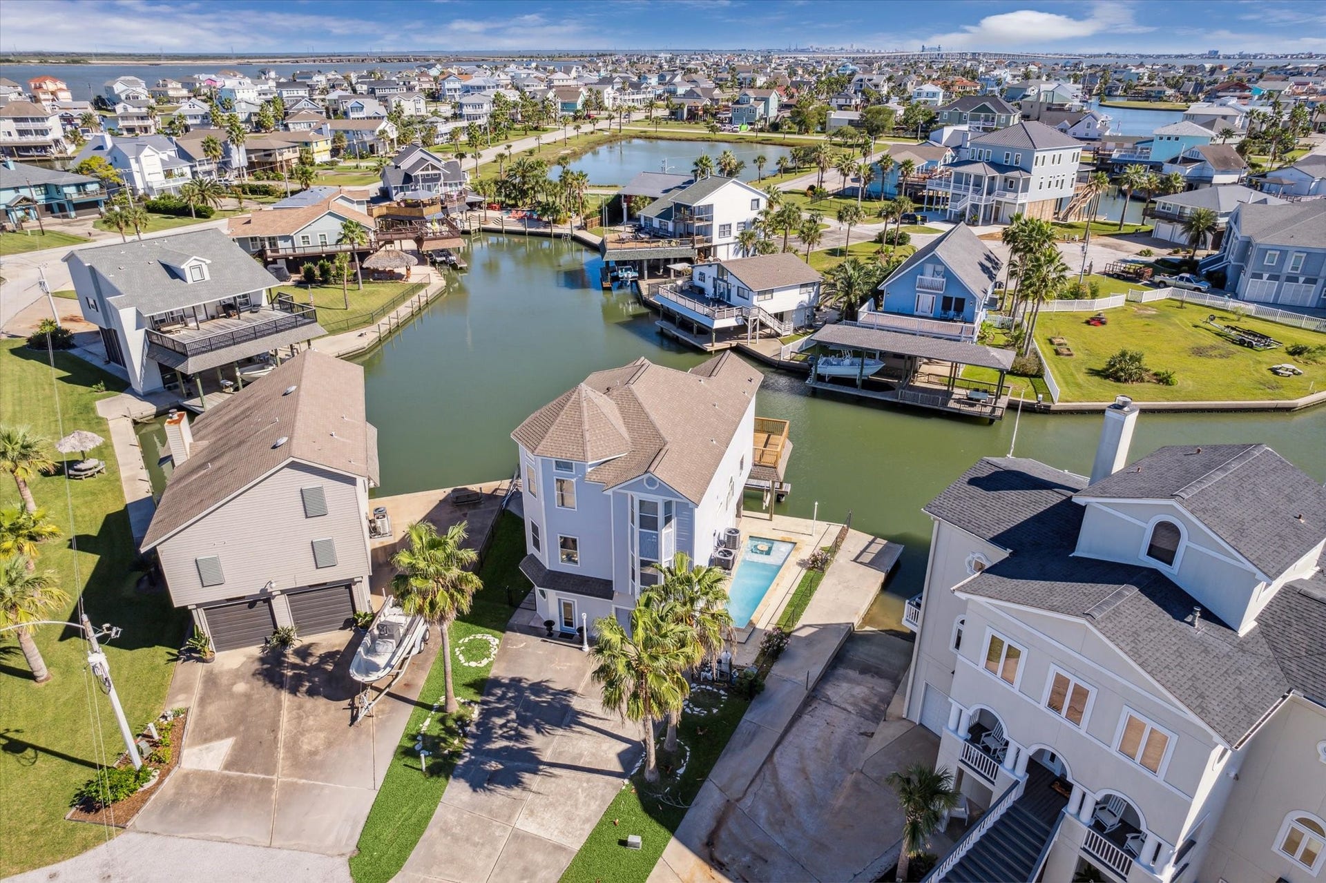 210 Easterly, Tiki Island, TX 77554 210 Easterly, Tiki Island, TX 77554