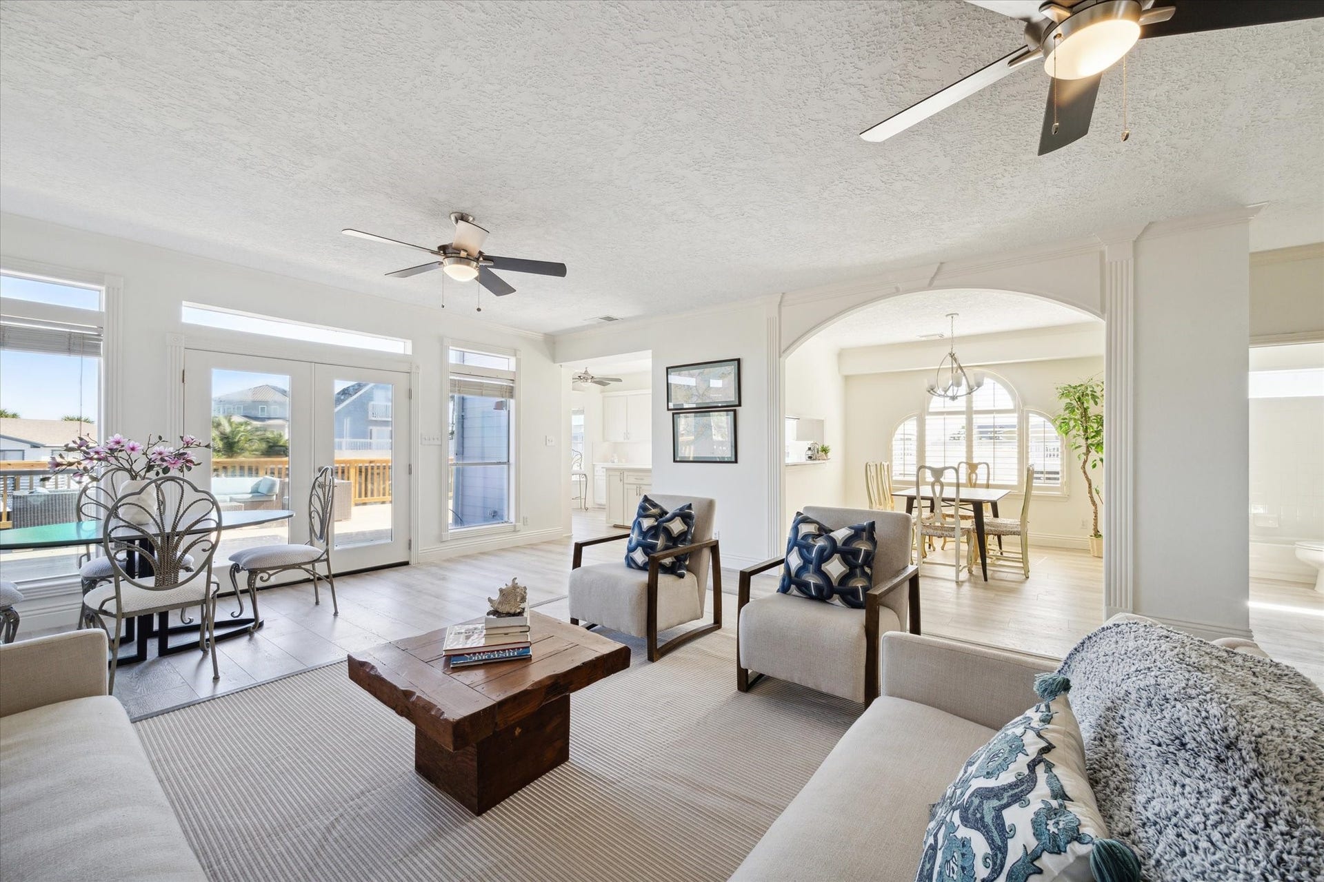 210 Easterly, Tiki Island, TX 77554 210 Easterly, Tiki Island, TX 77554