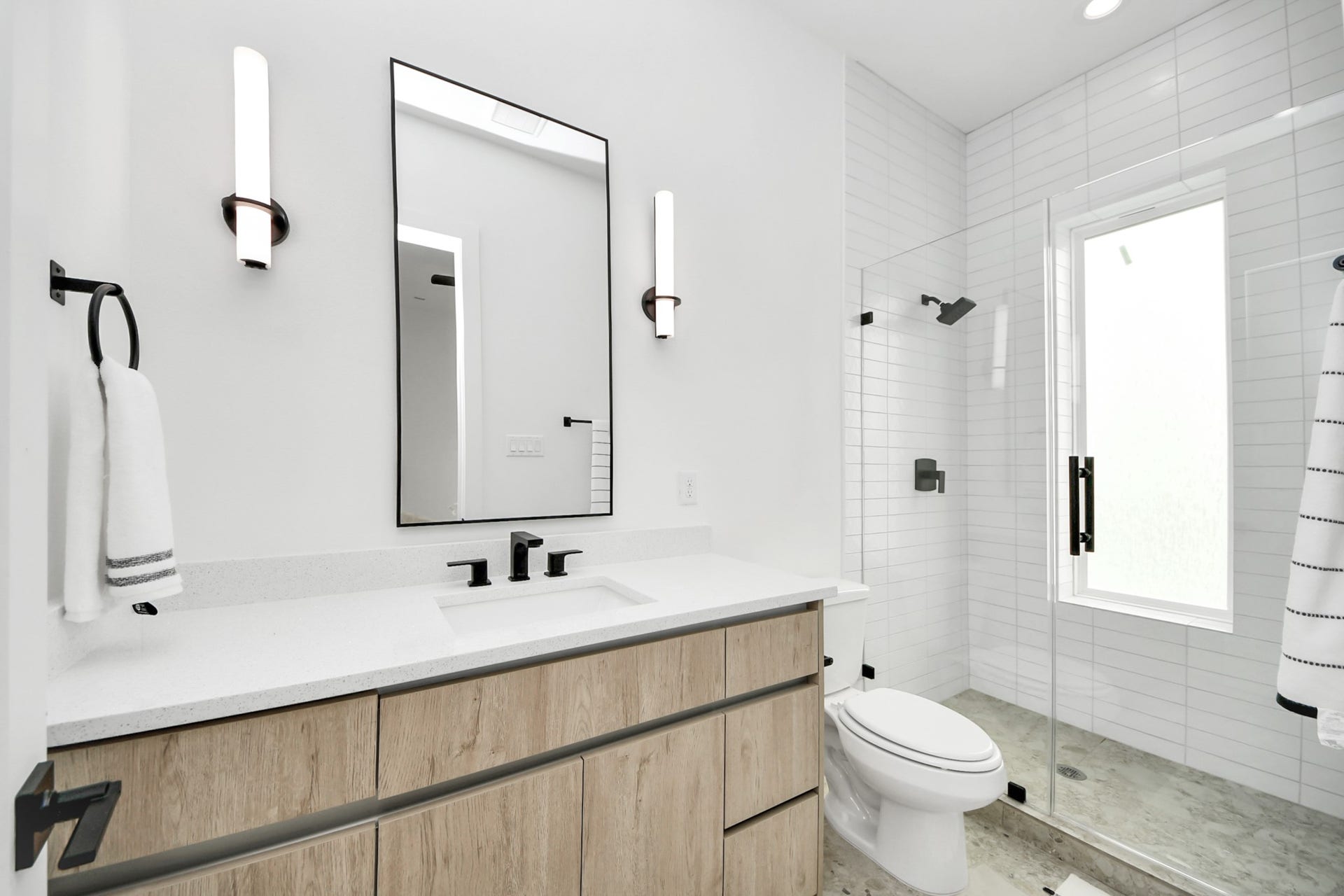 1603 W 25th Street, Houston, TX 77008 Full bathroom located off the home office.
