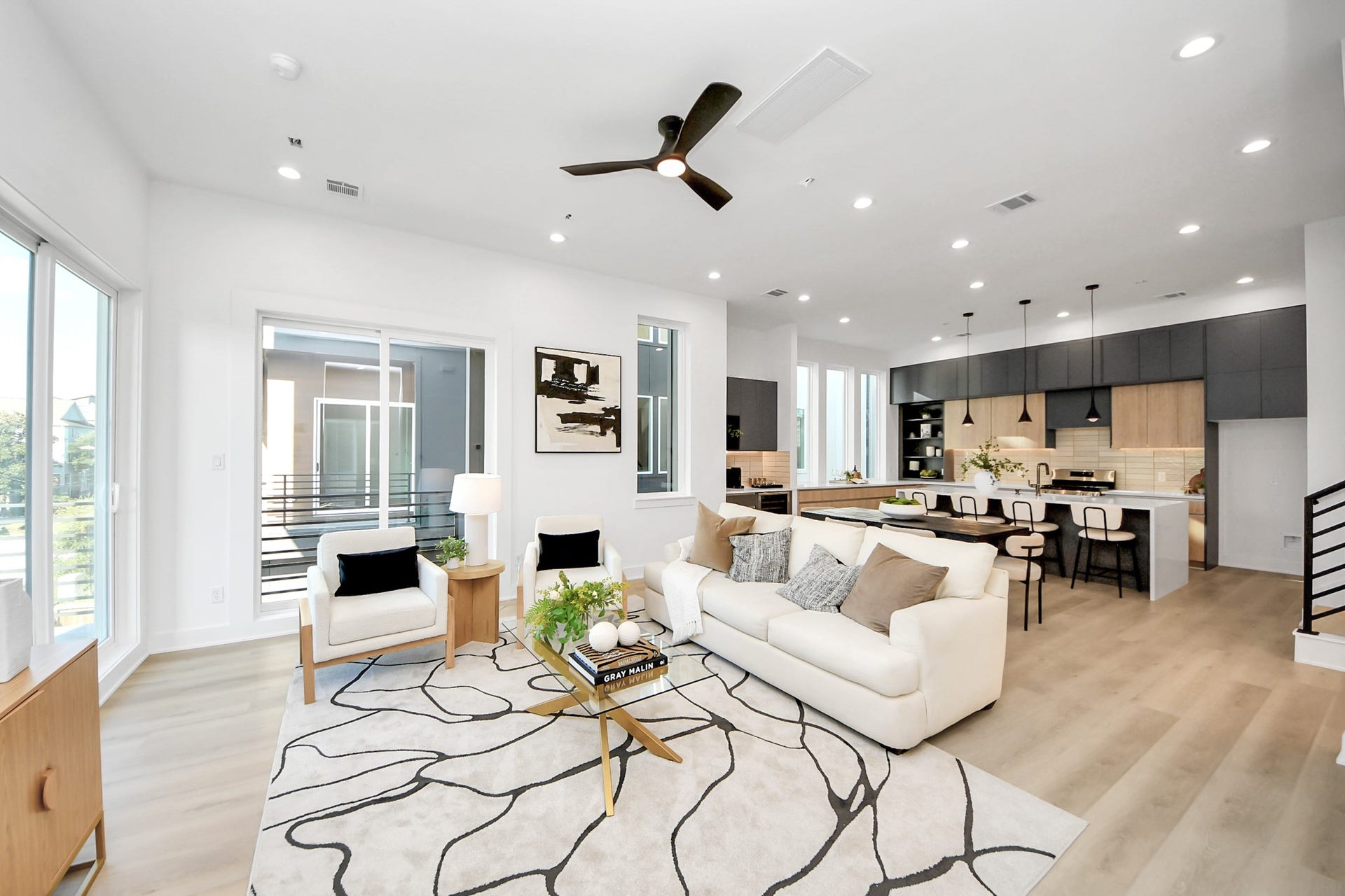 1603 W 25th Street, Houston, TX 77008 Open living space showcasing the seamless connection between the living, dining, and kitchen areas.