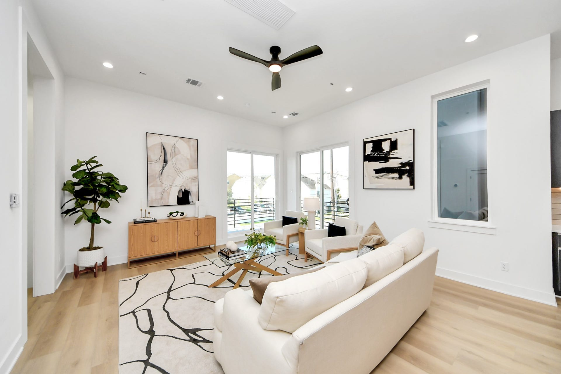 1603 W 25th Street, Houston, TX 77008 Inviting living area filled with natural light and complemented by contemporary finishes and light wood flooring.