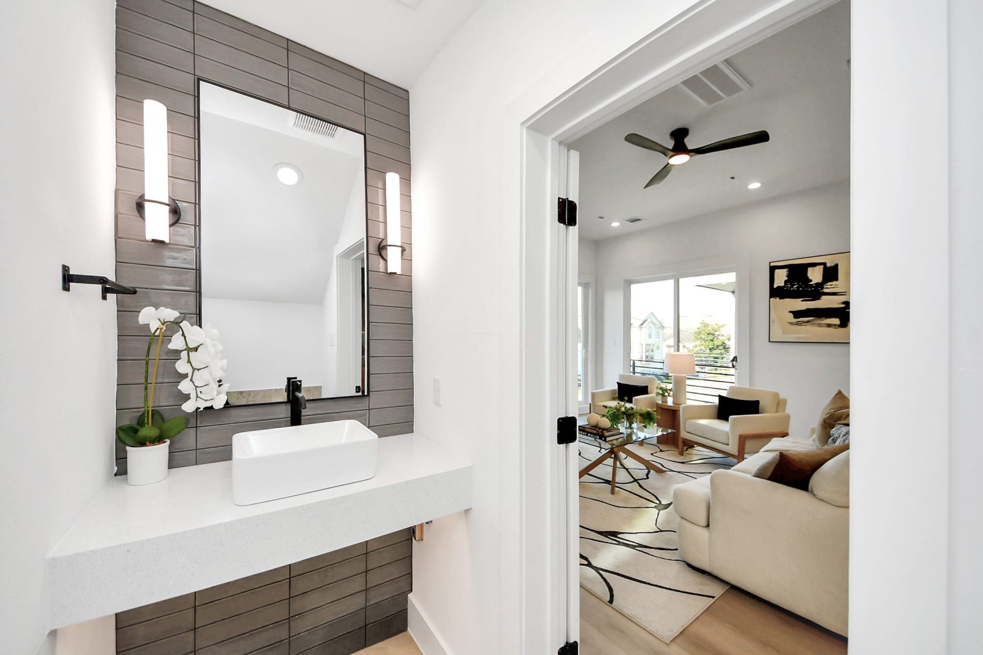 1603 W 25th Street, Houston, TX 77008 Stylish powder room.