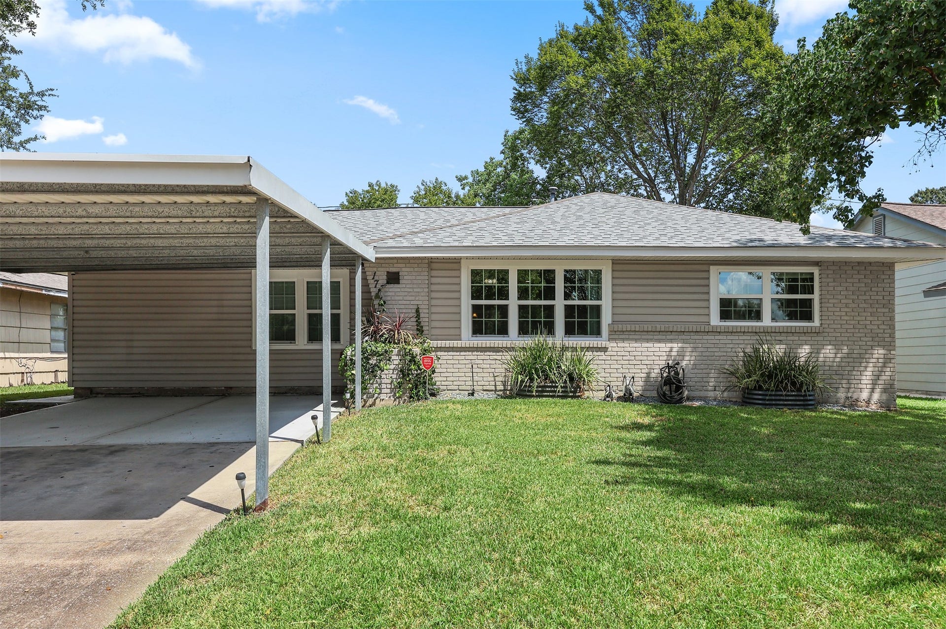 1711 Beusch Drive, Pasadena, TX 77502