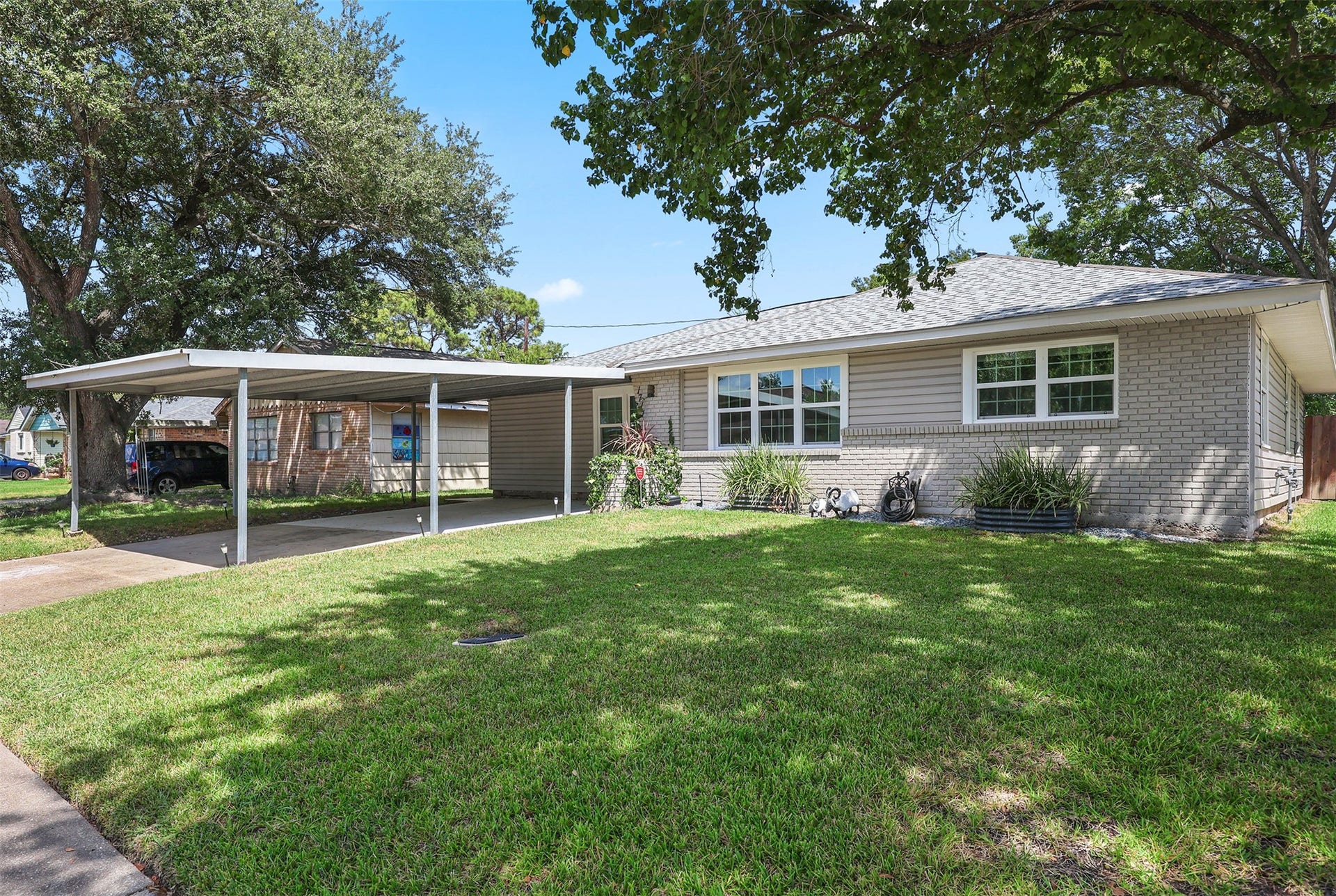 1711 Beusch Drive, Pasadena, TX 77502