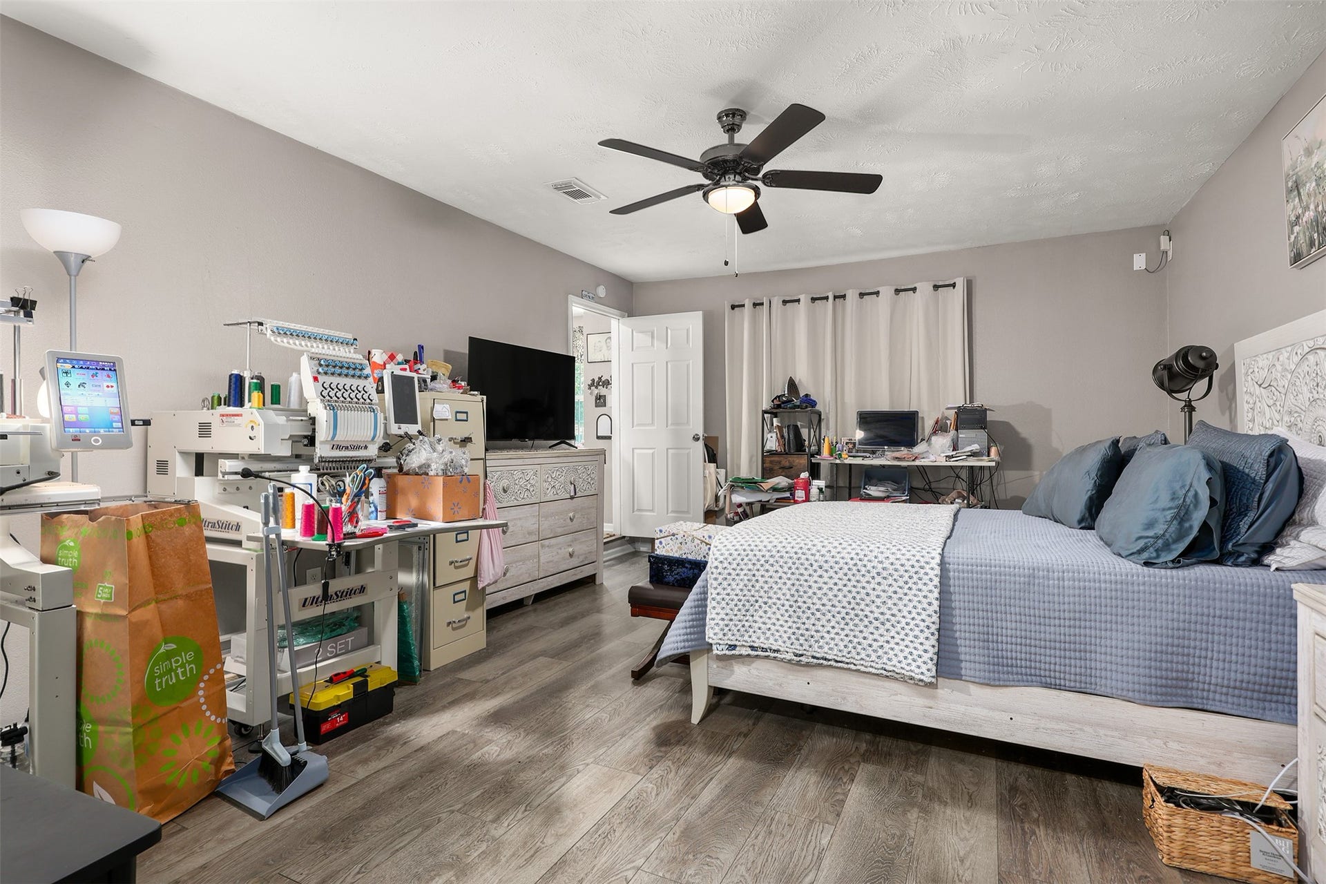 1711 Beusch Drive, Pasadena, TX 77502