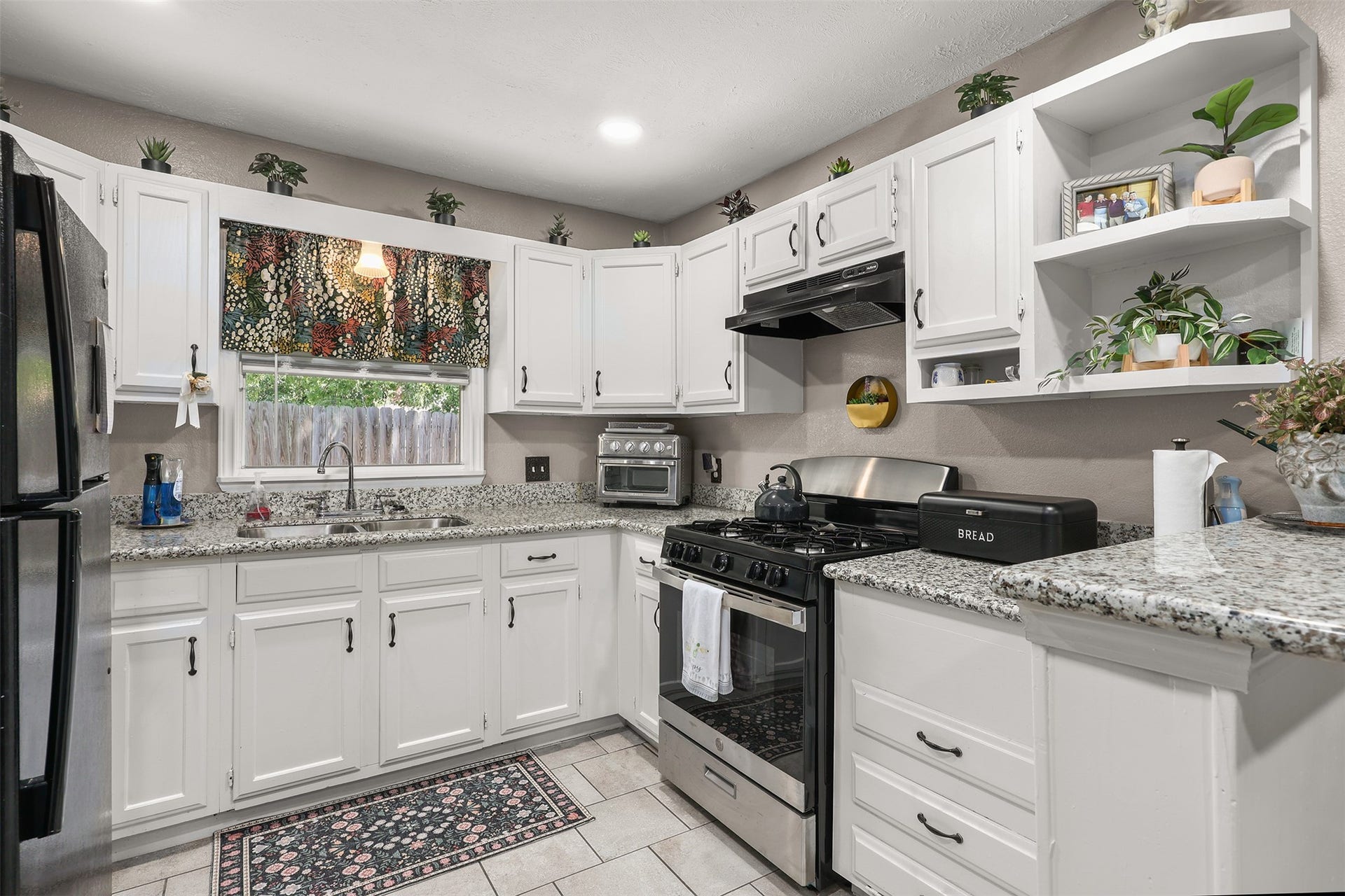 1711 Beusch Drive, Pasadena, TX 77502