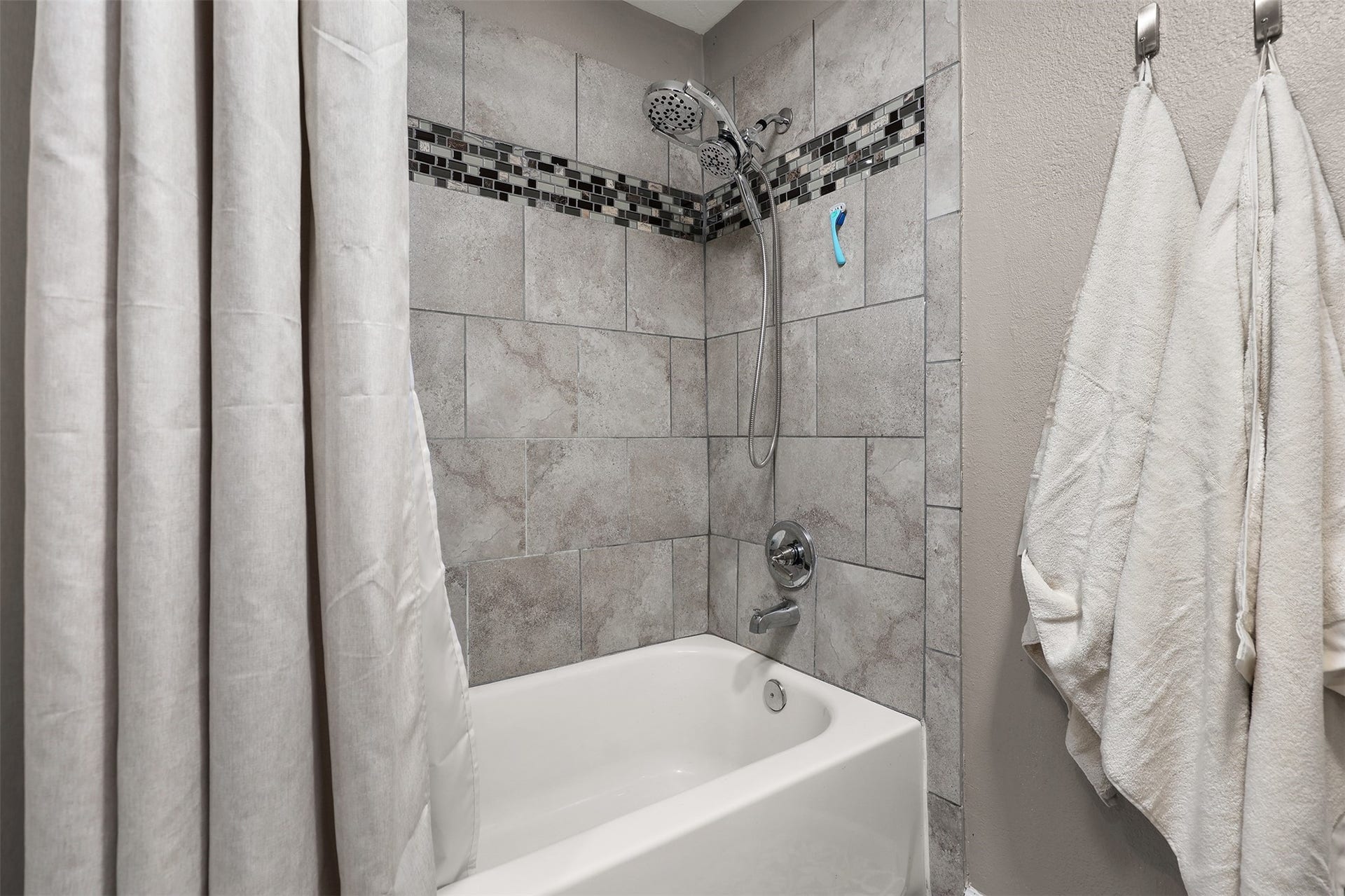 1711 Beusch Drive, Pasadena, TX 77502