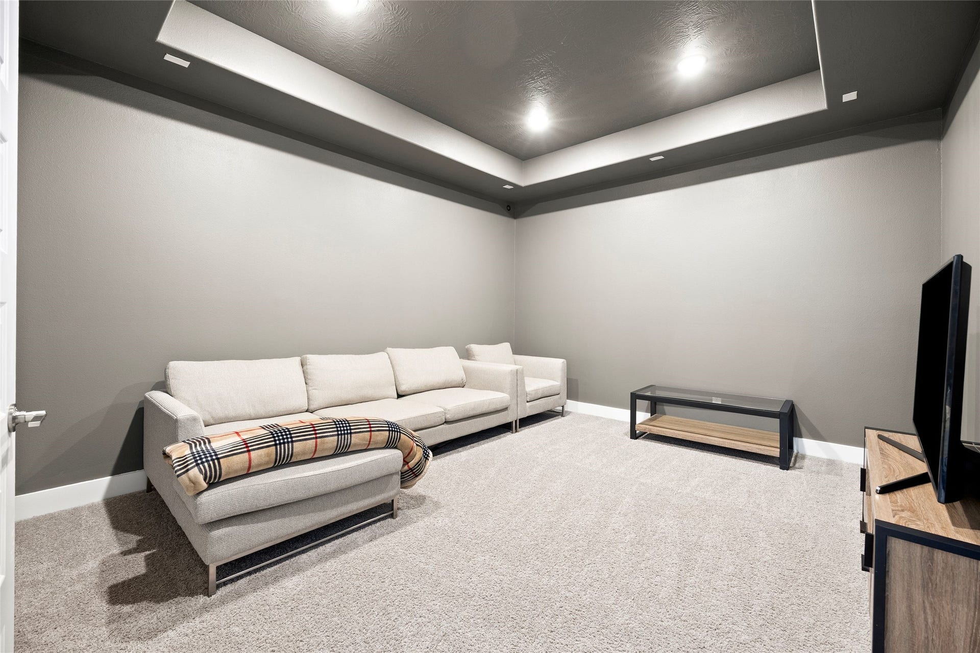 428 Horizon Light Lane, Katy, TX 77493 Media room - pre-wired for a surround entertainment system.