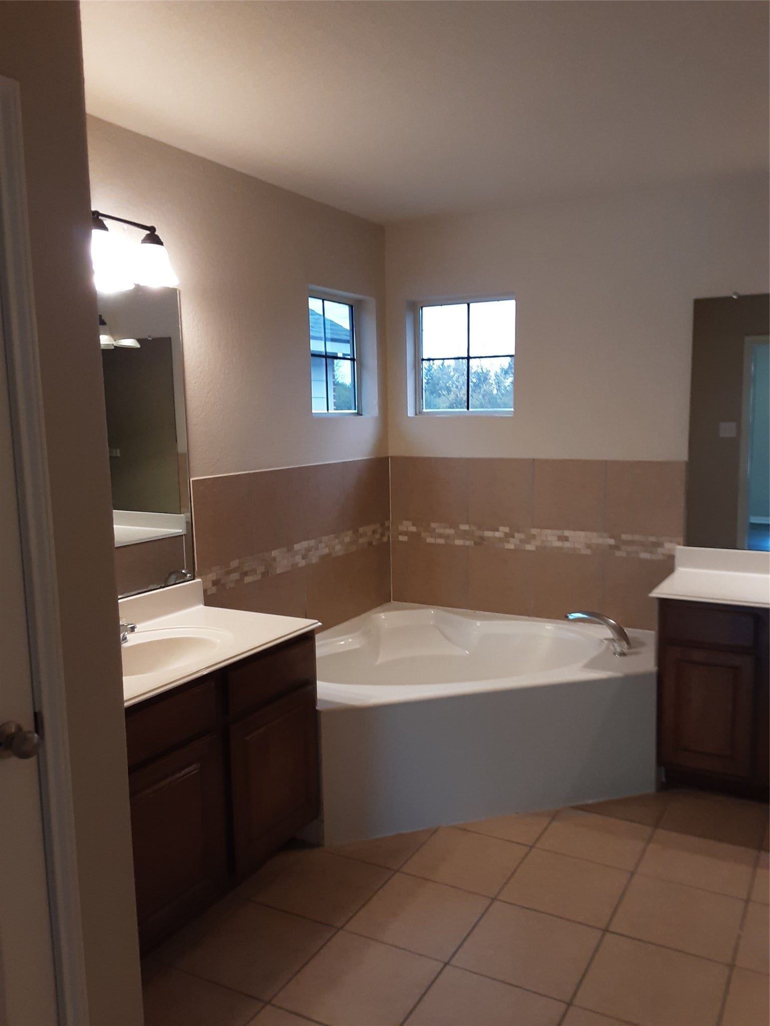 5502 Post Oak Manor Drive, Houston, TX 77085 Master Bathroom