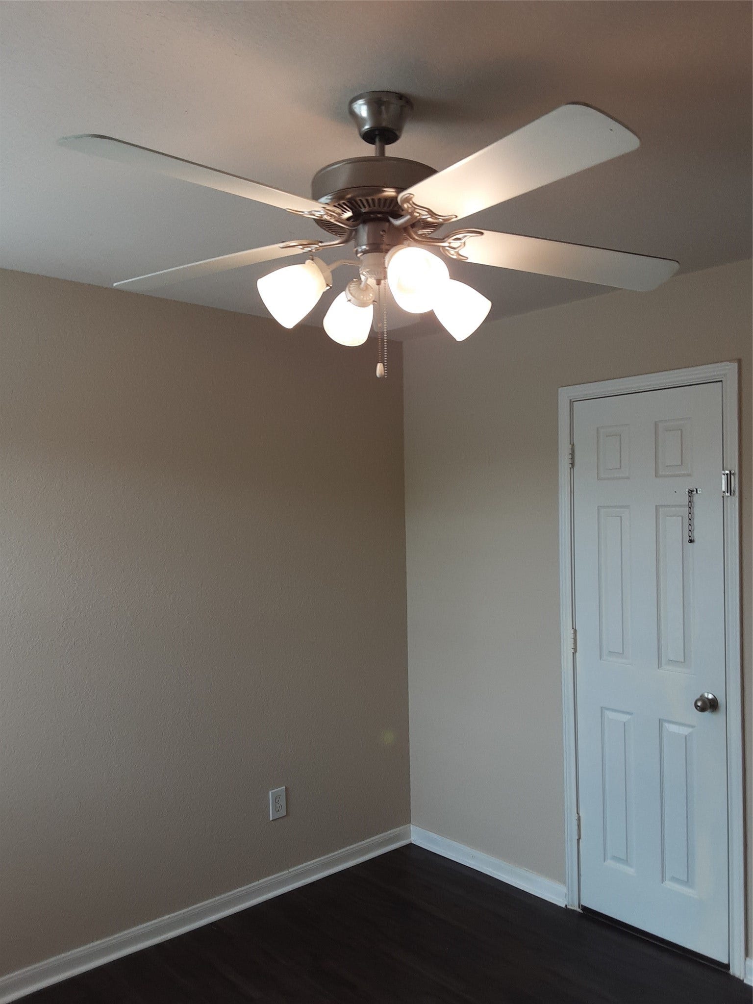 5502 Post Oak Manor Drive, Houston, TX 77085 Second Bethroom