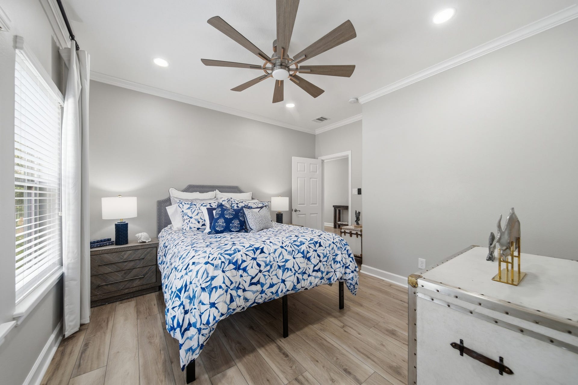 2534 Cliff Drive, San Leon, TX 77539 Be wrapped comfortably in this 3rd bedroom with spacious, neutral-toned room.