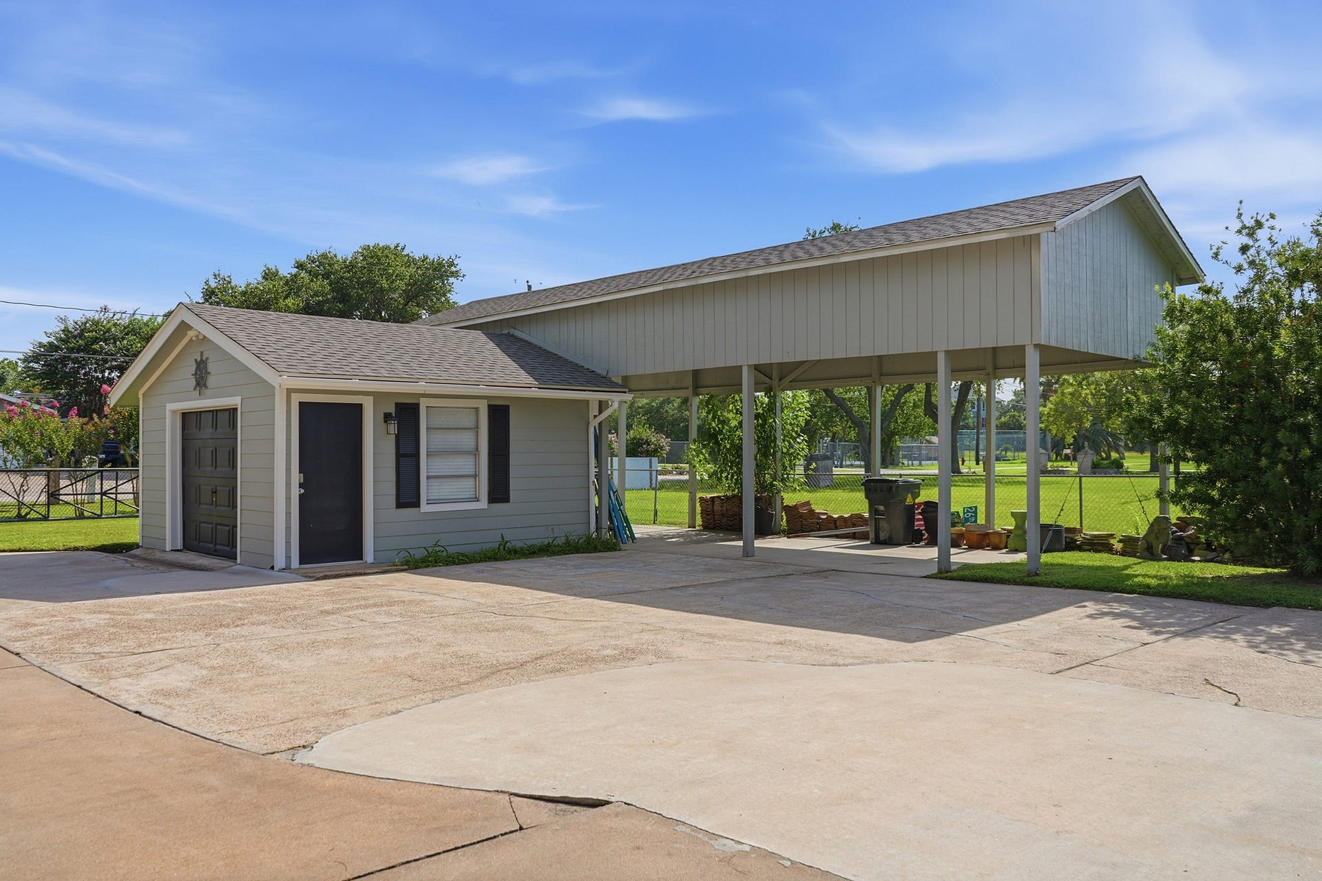 2534 Cliff Drive, San Leon, TX 77539 Keep your coastal toys secure under this grand, covered boat and RV storage.