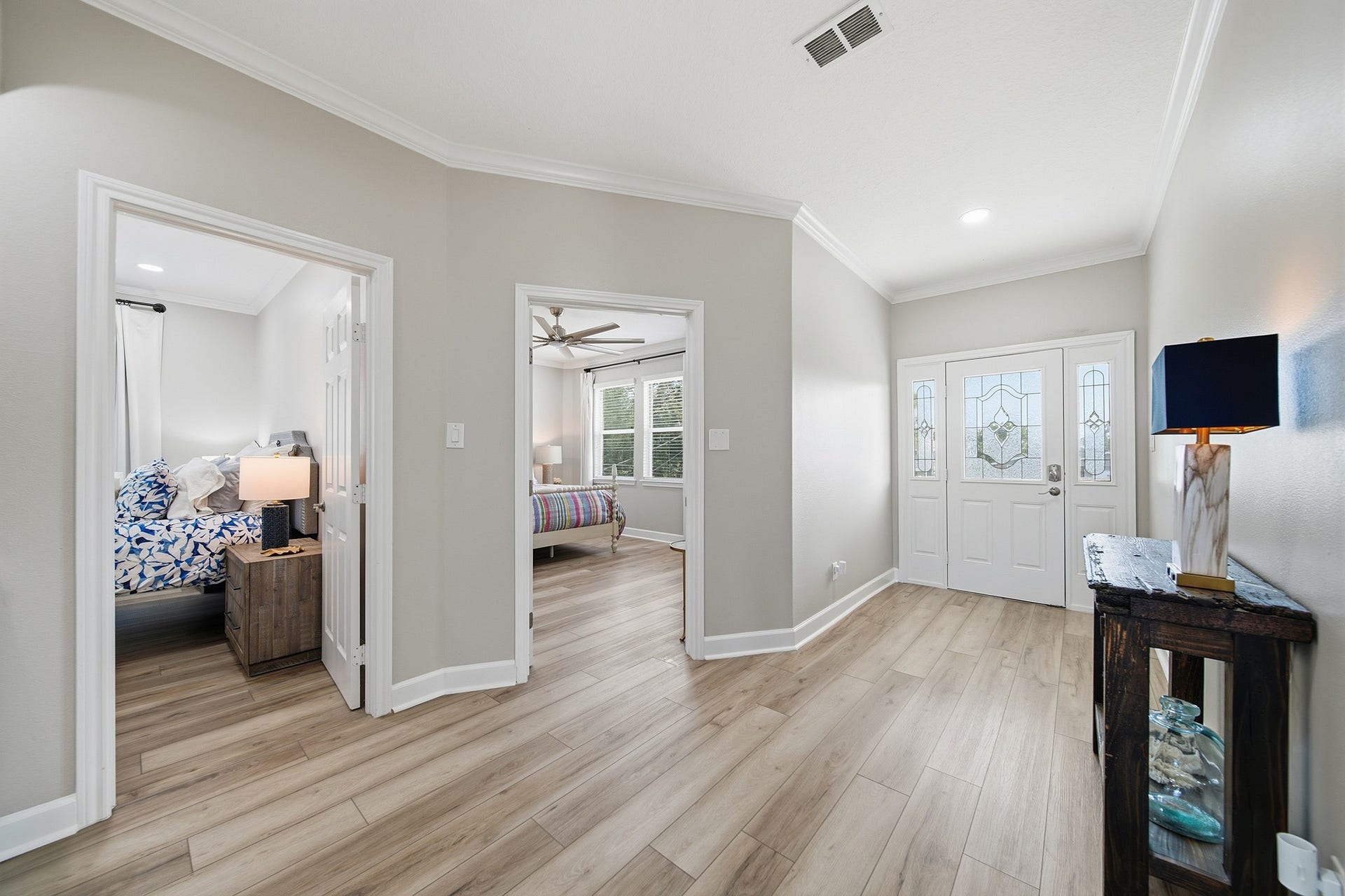 2534 Cliff Drive, San Leon, TX 77539 Welcome your guests through a bright, elegant, and seamless layout.