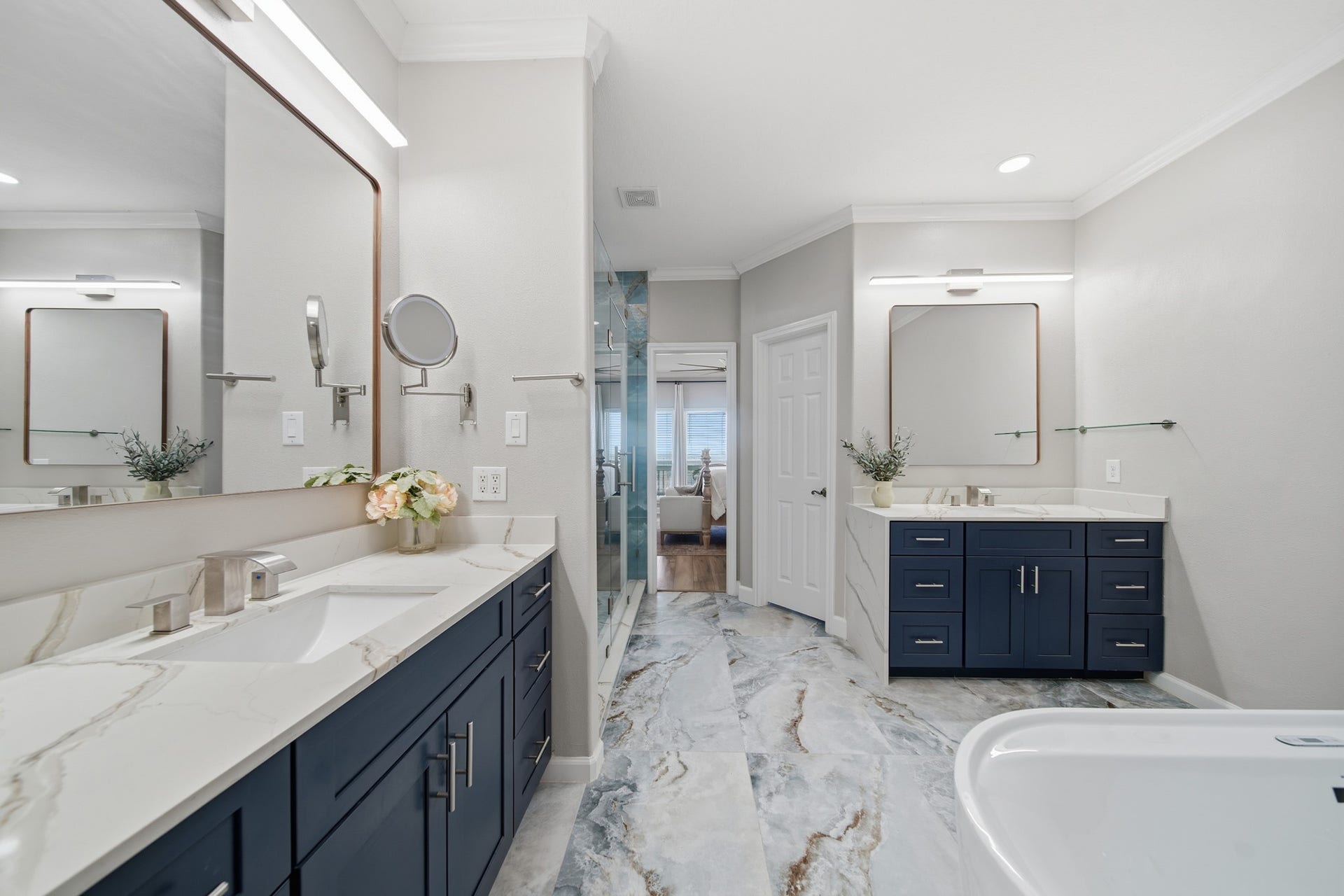 2534 Cliff Drive, San Leon, TX 77539 Enjoy the luxury of expansive double vanities and sleek quartz finishes.