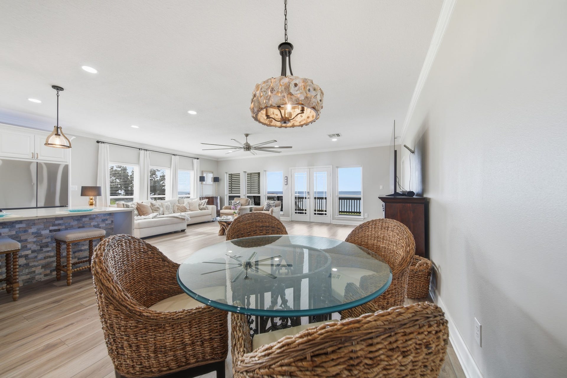 2534 Cliff Drive, San Leon, TX 77539 Start your mornings with this beautiful Breakfast nook.