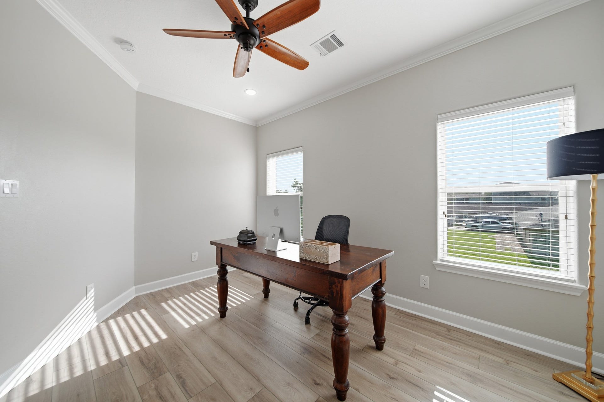 2534 Cliff Drive, San Leon, TX 77539 Bedroom 4 can be converted as quiet workspace or guest room.