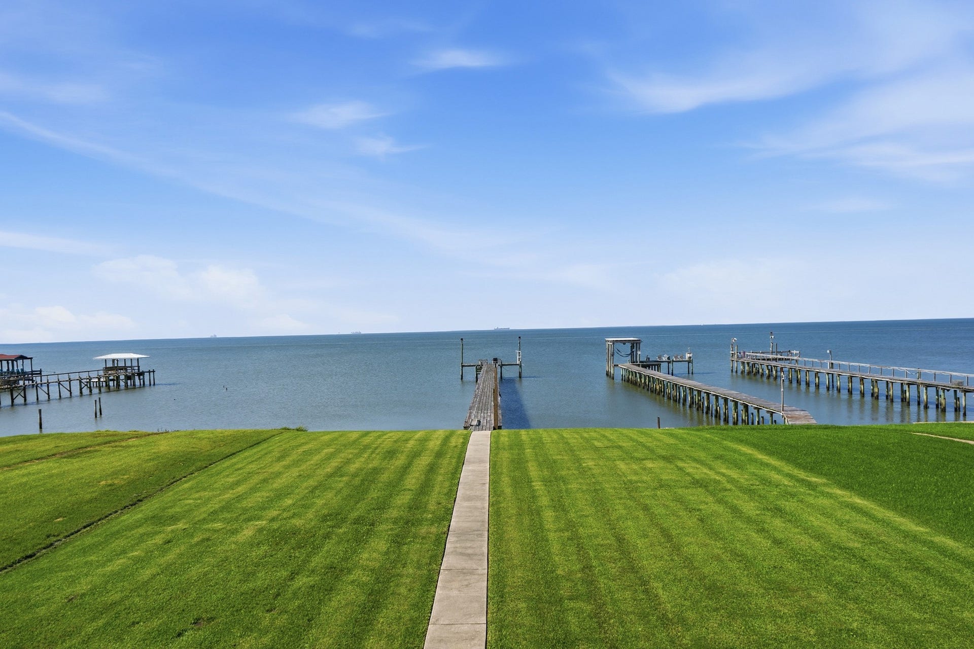 2534 Cliff Drive, San Leon, TX 77539 Your front row seat to stunning daily sunrises over panoramic Galveston Bay.