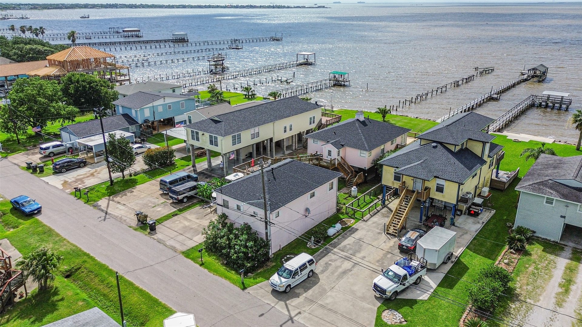 1521 John Street, San Leon, TX 77539 Garage apartment with income producing potential