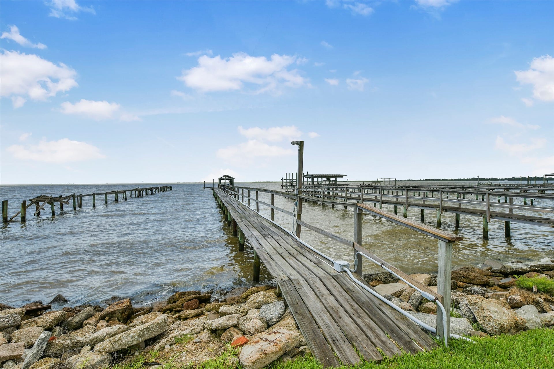 1521 John Street, San Leon, TX 77539 Let's take a walk along our personal pier.