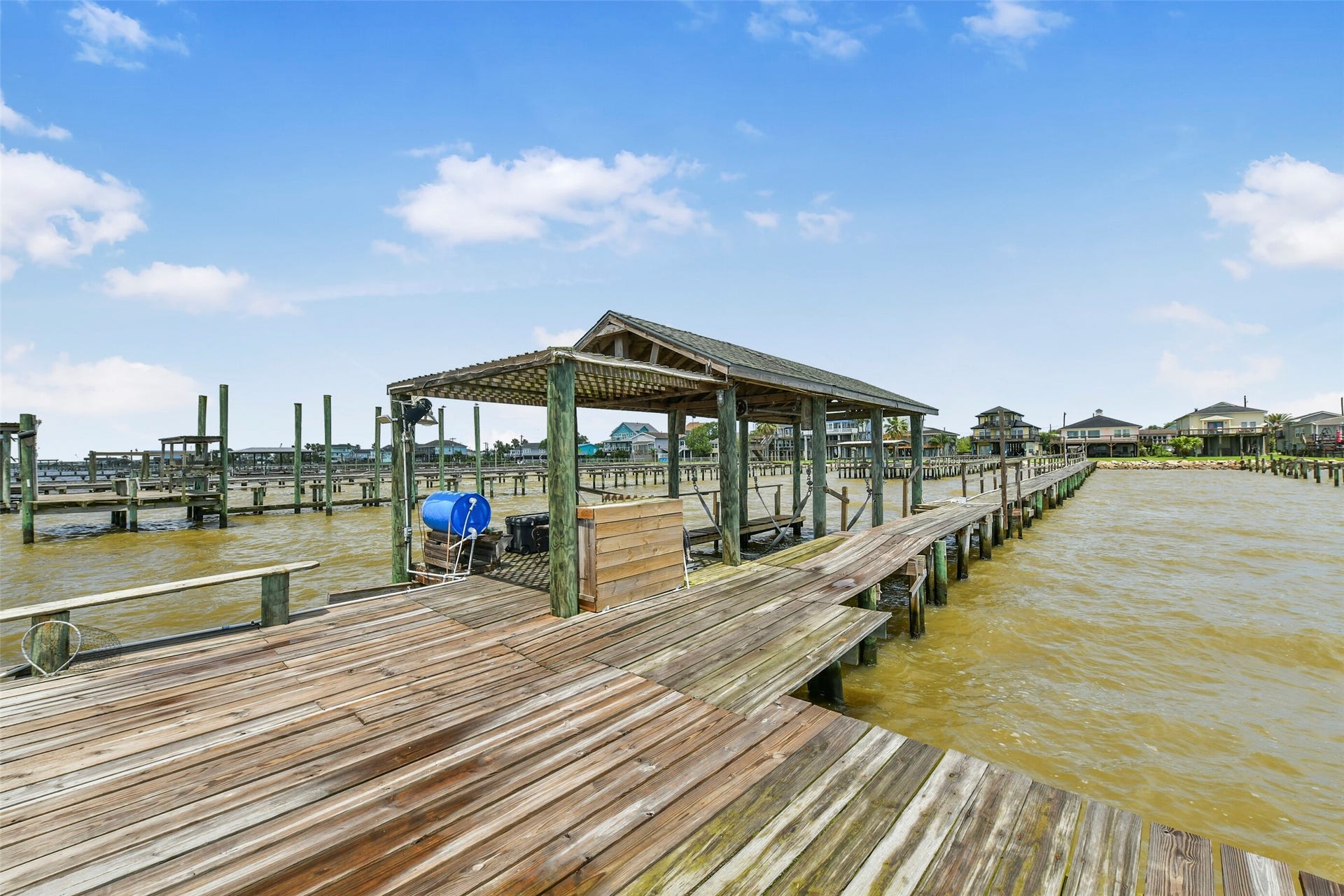 1521 John Street, San Leon, TX 77539 Everything is set up and ready for us to fish.