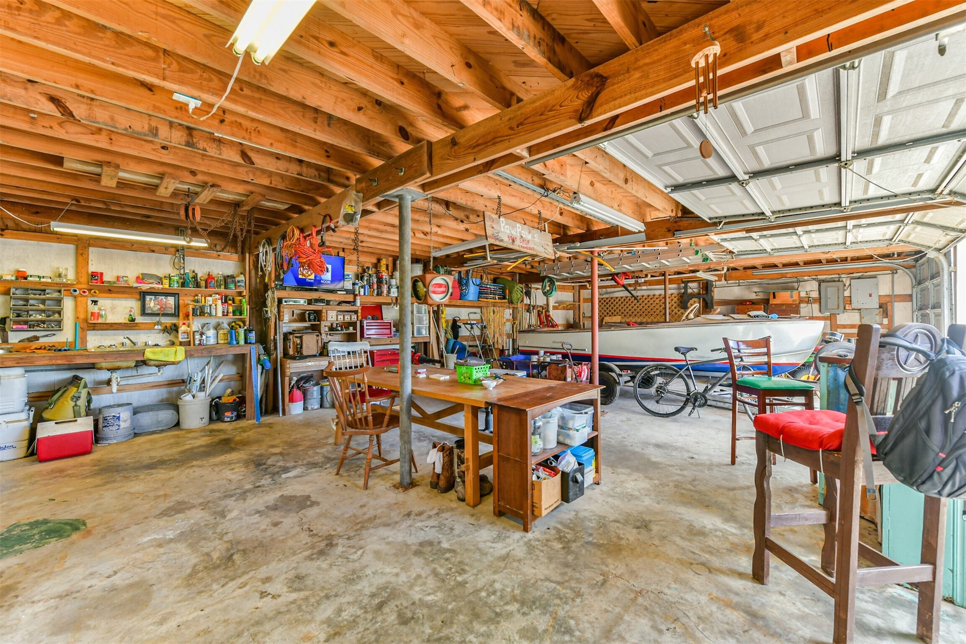 1521 John Street, San Leon, TX 77539 Oversized garage