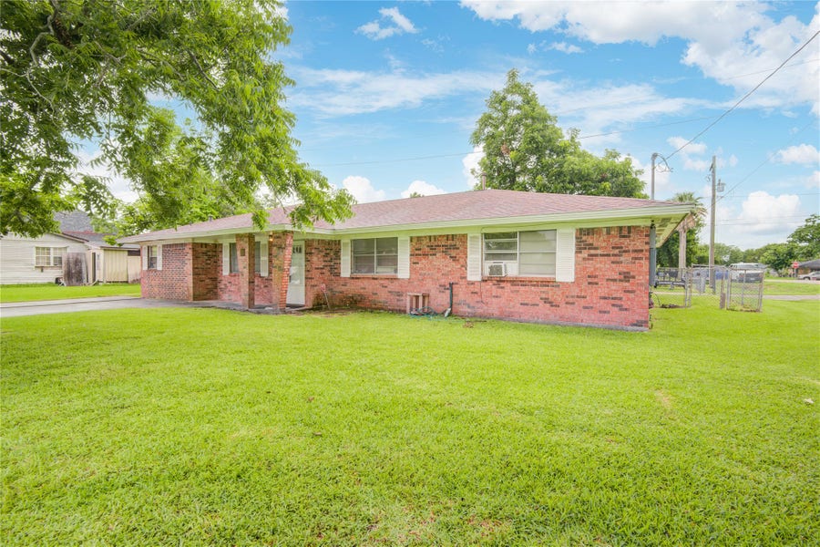 Property photo for 1421 N Avenue S, Freeport, TX