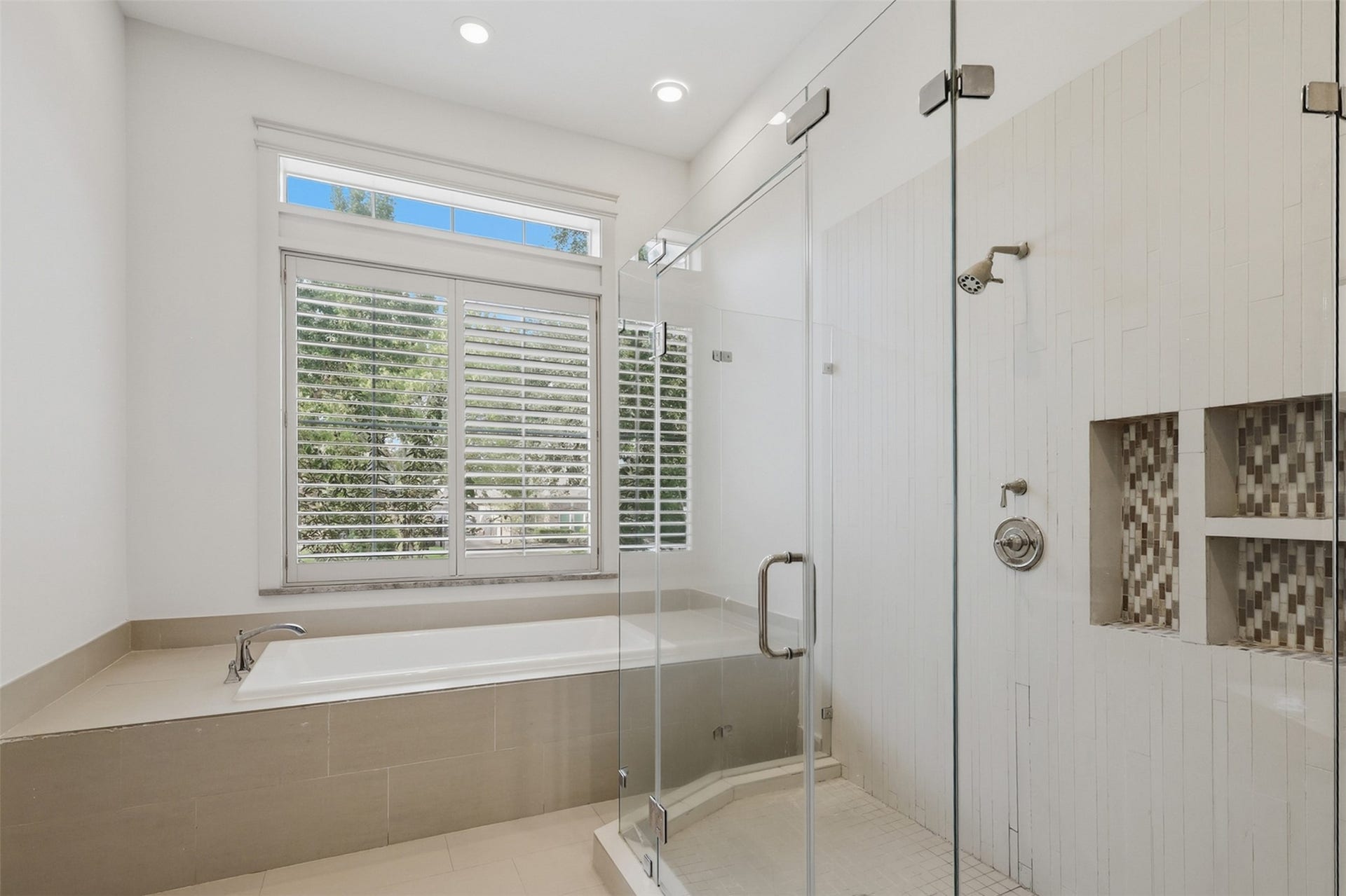16017 Kube Court, Jersey Village, TX 77040 soaking tub in primary bathroom