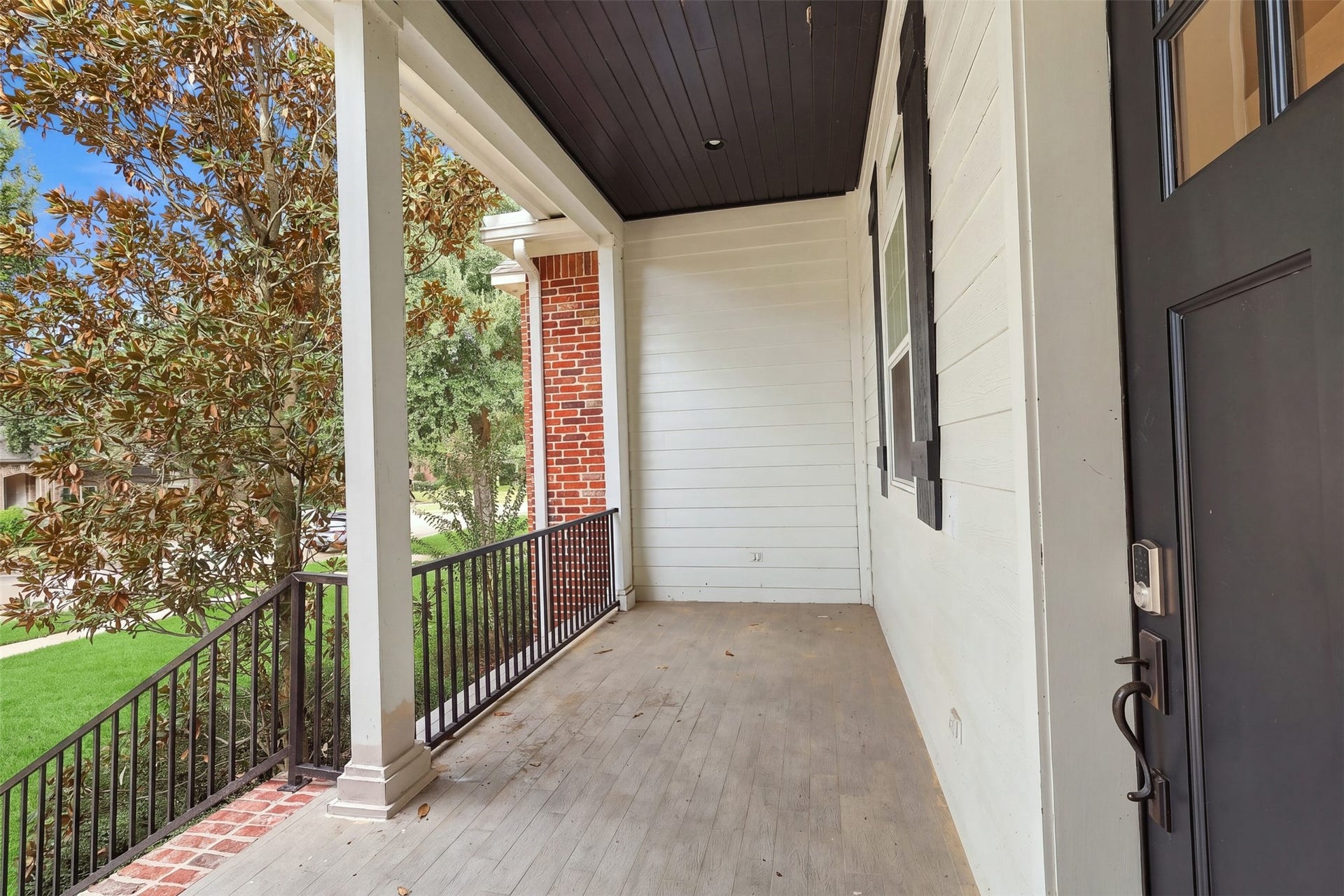 16017 Kube Court, Jersey Village, TX 77040 Covered front porch