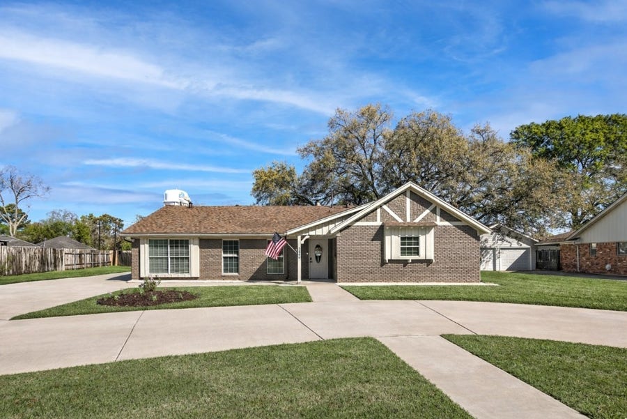 Property photo for 5006 Homewood Lane, Baytown, TX