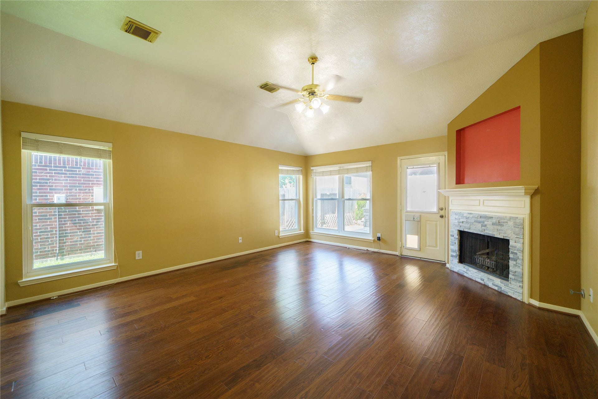 9927 Autumn Way Drive, Houston, TX 77064 Living Room