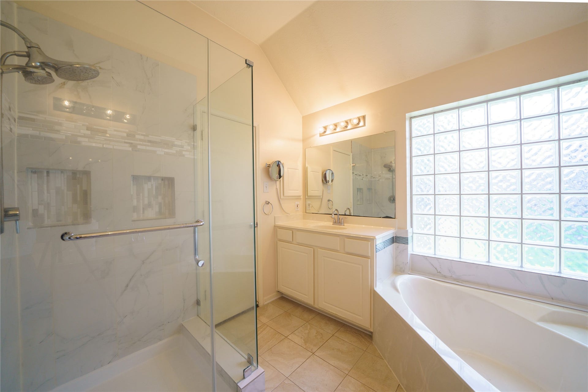 9927 Autumn Way Drive, Houston, TX 77064 Primary Bathroom