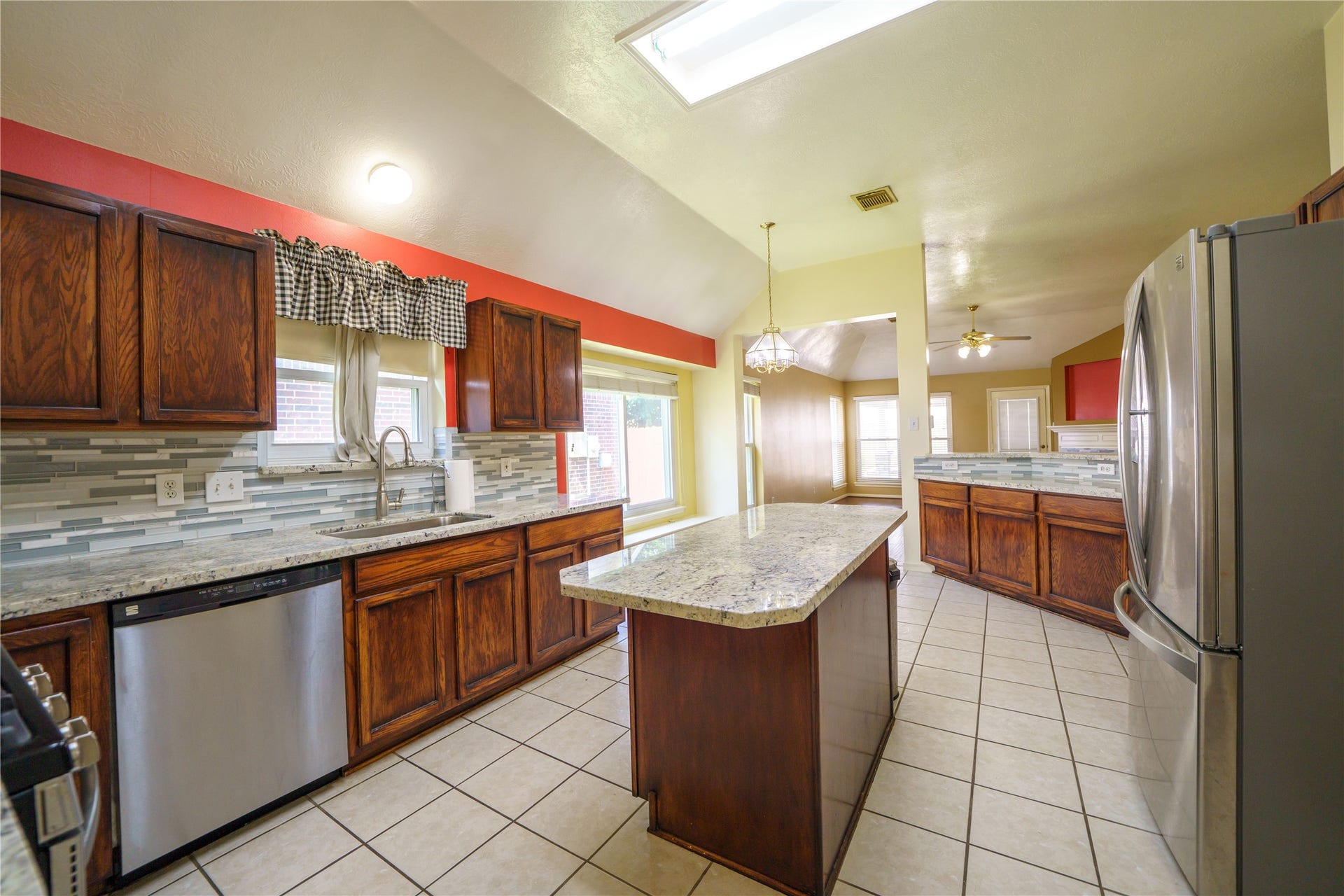 9927 Autumn Way Drive, Houston, TX 77064 Kitchen 3