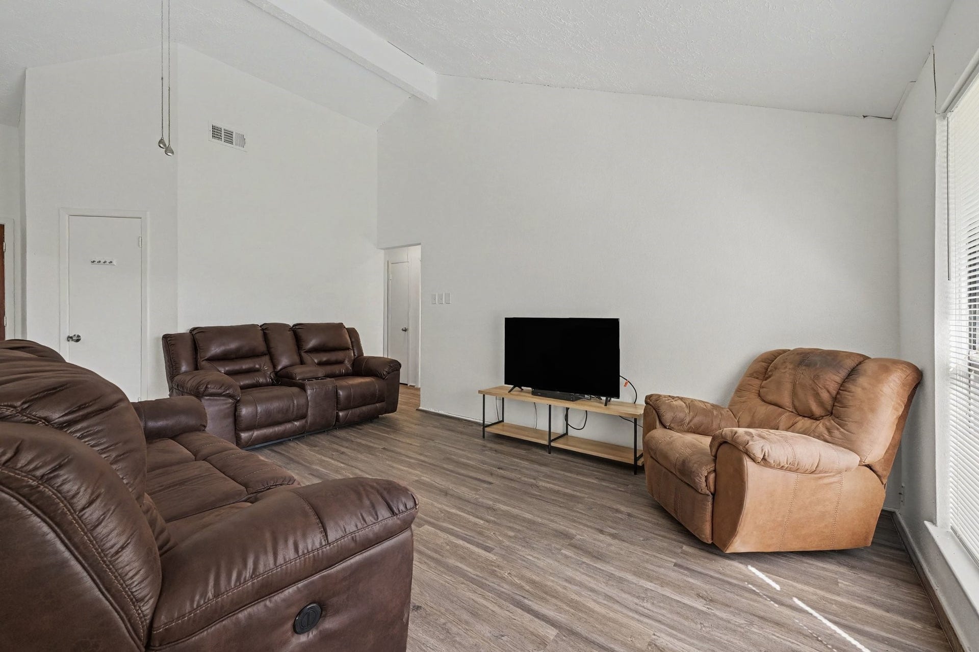 2015 Highcrest Drive, Missouri City, TX 77489 2015 Highcrest Drive, Missouri City, TX 77489