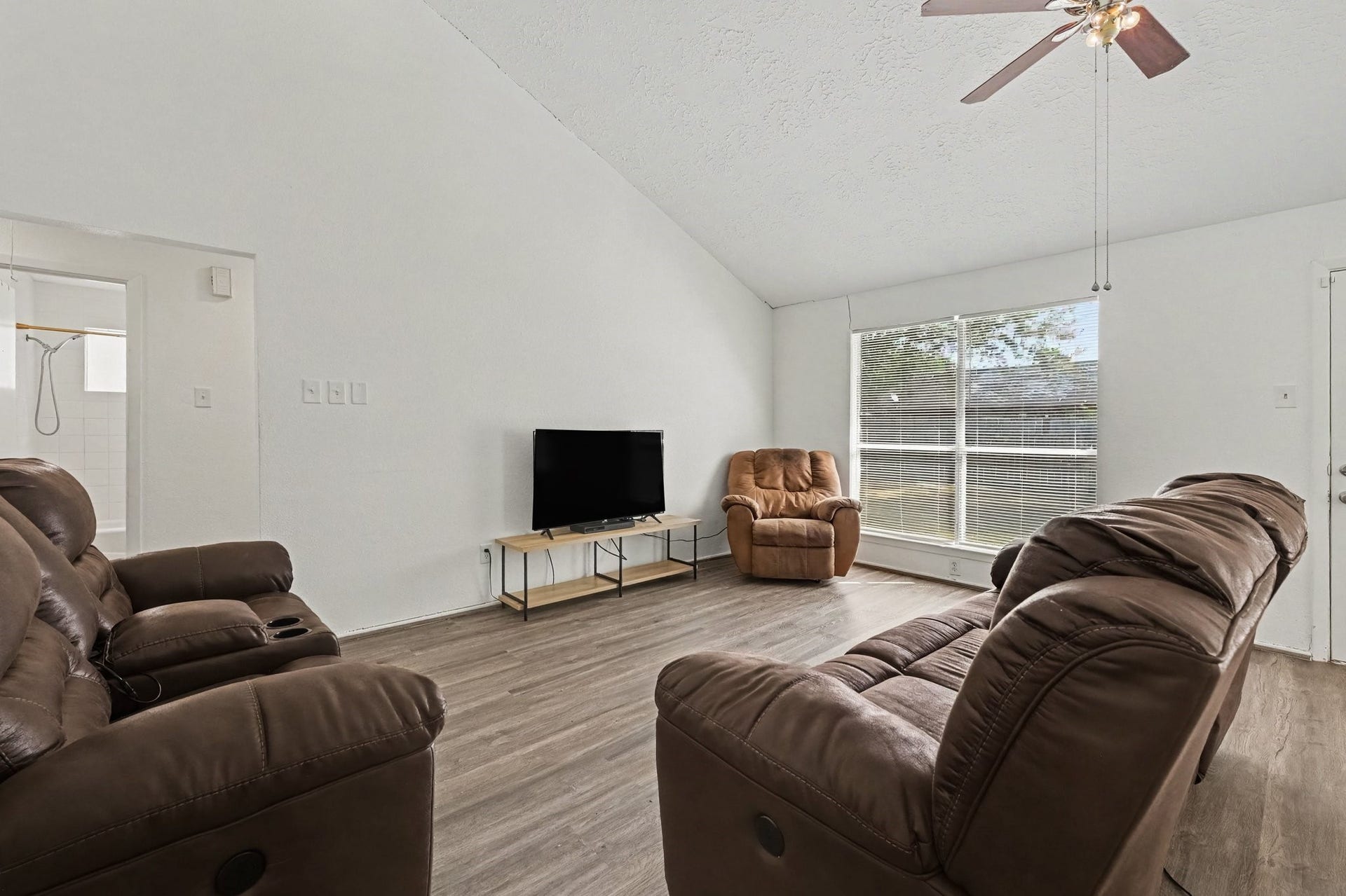 2015 Highcrest Drive, Missouri City, TX 77489 2015 Highcrest Drive, Missouri City, TX 77489