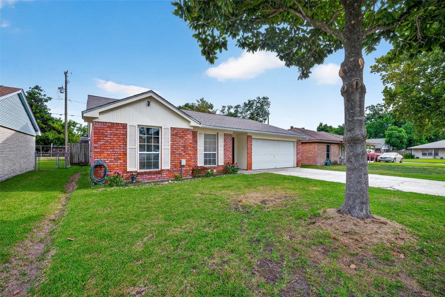 Property photo for 603 Littlewood Street, Baytown, TX