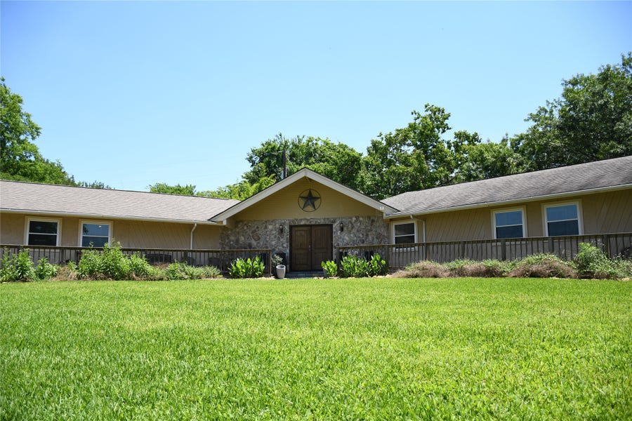 Property photo for 561 Lakeway Drive, Conroe, TX