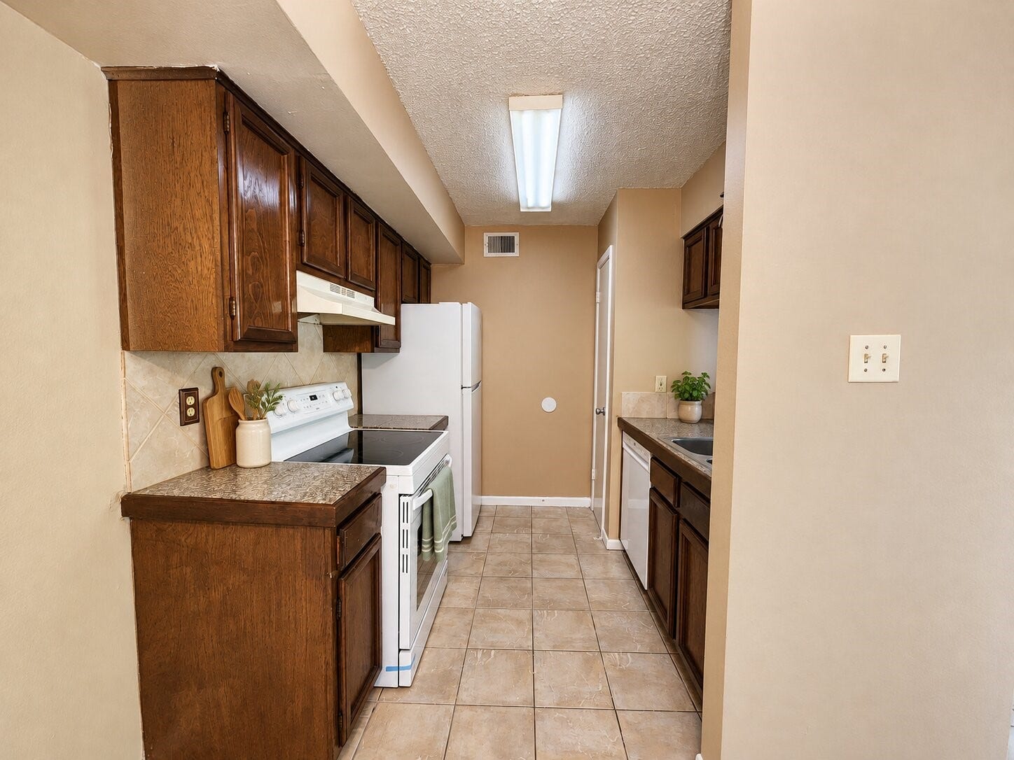 17331 Red Oak Drive, #52, Houston, TX 77090 *VIRTUALLY STAGED*