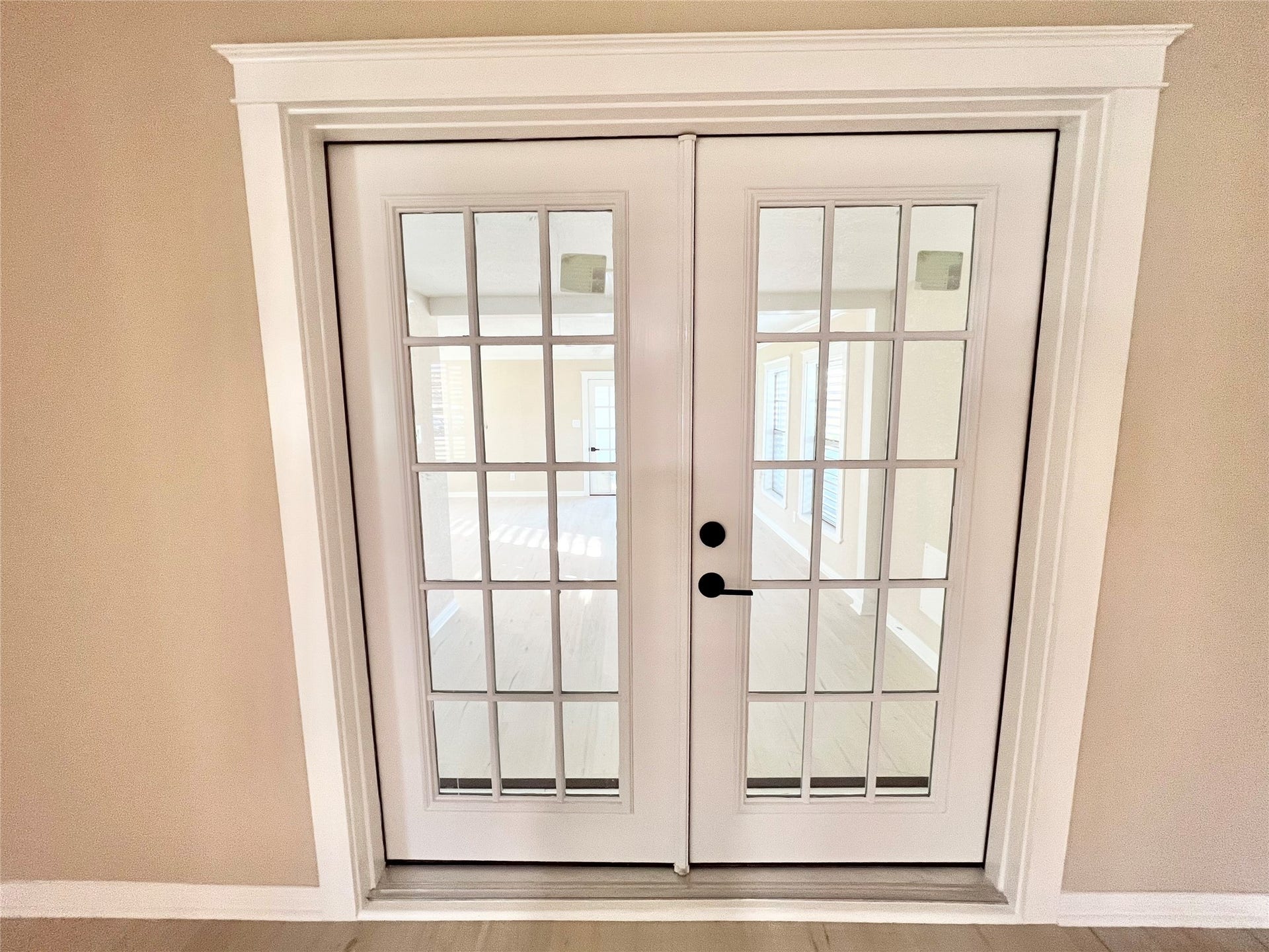 3806 Peck Street, Santa Fe, TX 77517 French doors leeding to the massive Flex room that can be an exercise room, game room, home office, sun room...the possibilities are open to your imagination.
