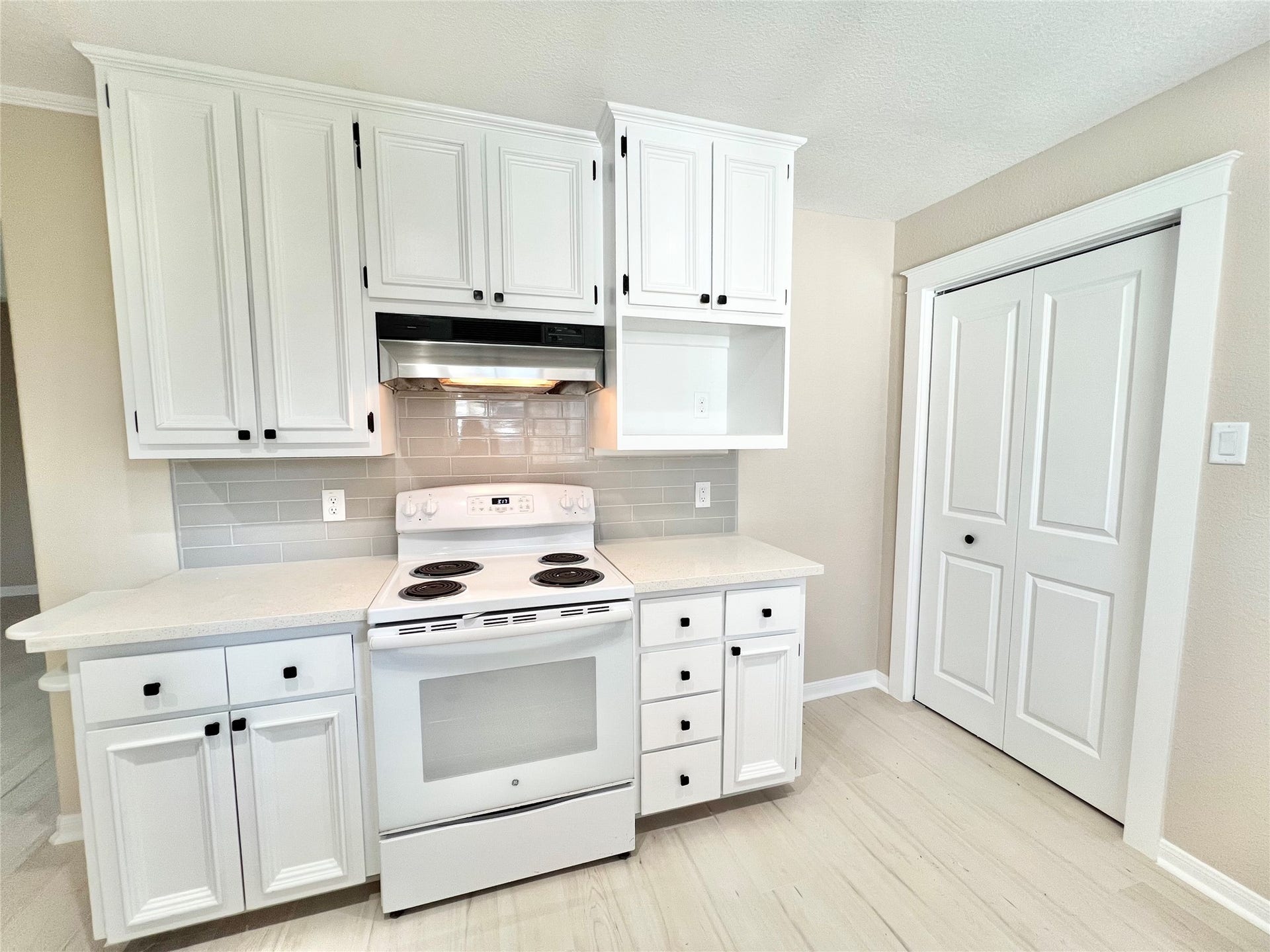 3806 Peck Street, Santa Fe, TX 77517 Newly added pantry and quartz counters.