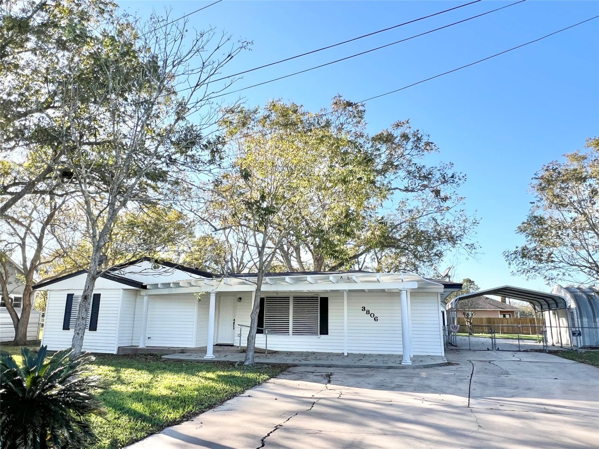 3806 Peck Street, Santa Fe, TX 77517 You have an oversized 2 car Carport, lots of extra parking with the long double wide driveway in front plus more parking on 1st St. around the corner.