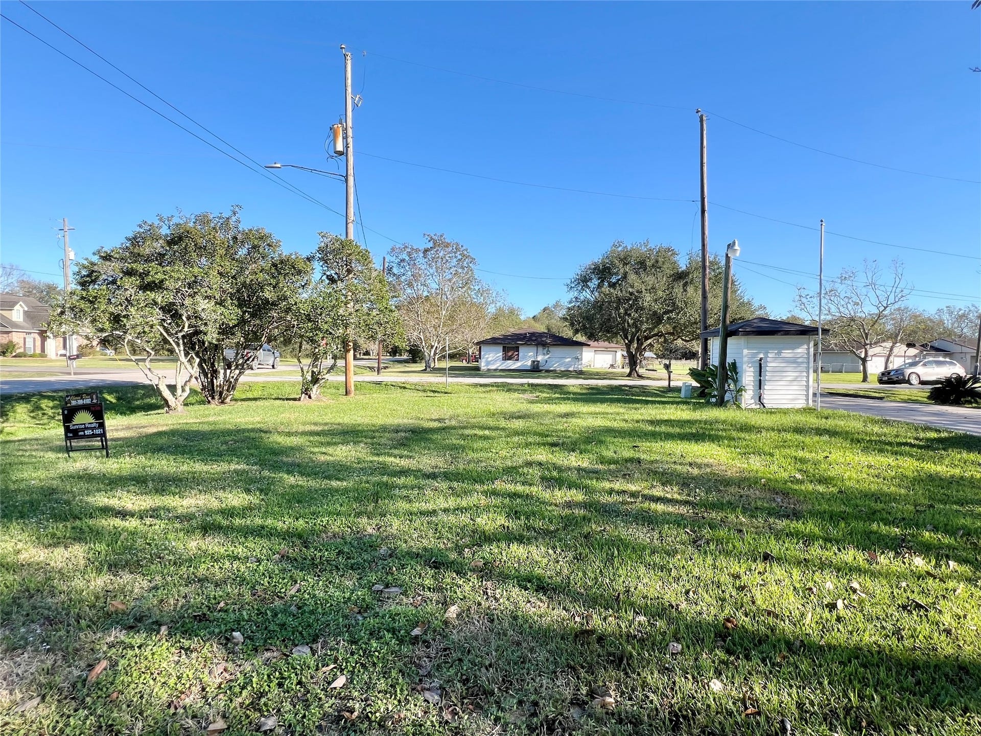 3806 Peck Street, Santa Fe, TX 77517 Speaking of property, this is just the side and corner portion of the yard! You could put in a wonderful garden right here!