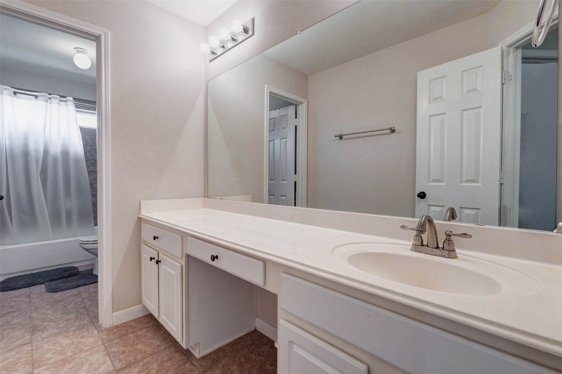 6403 Drayton Hall, Missouri City, TX 77459 6403 Drayton Hall, Missouri City, TX 77459
