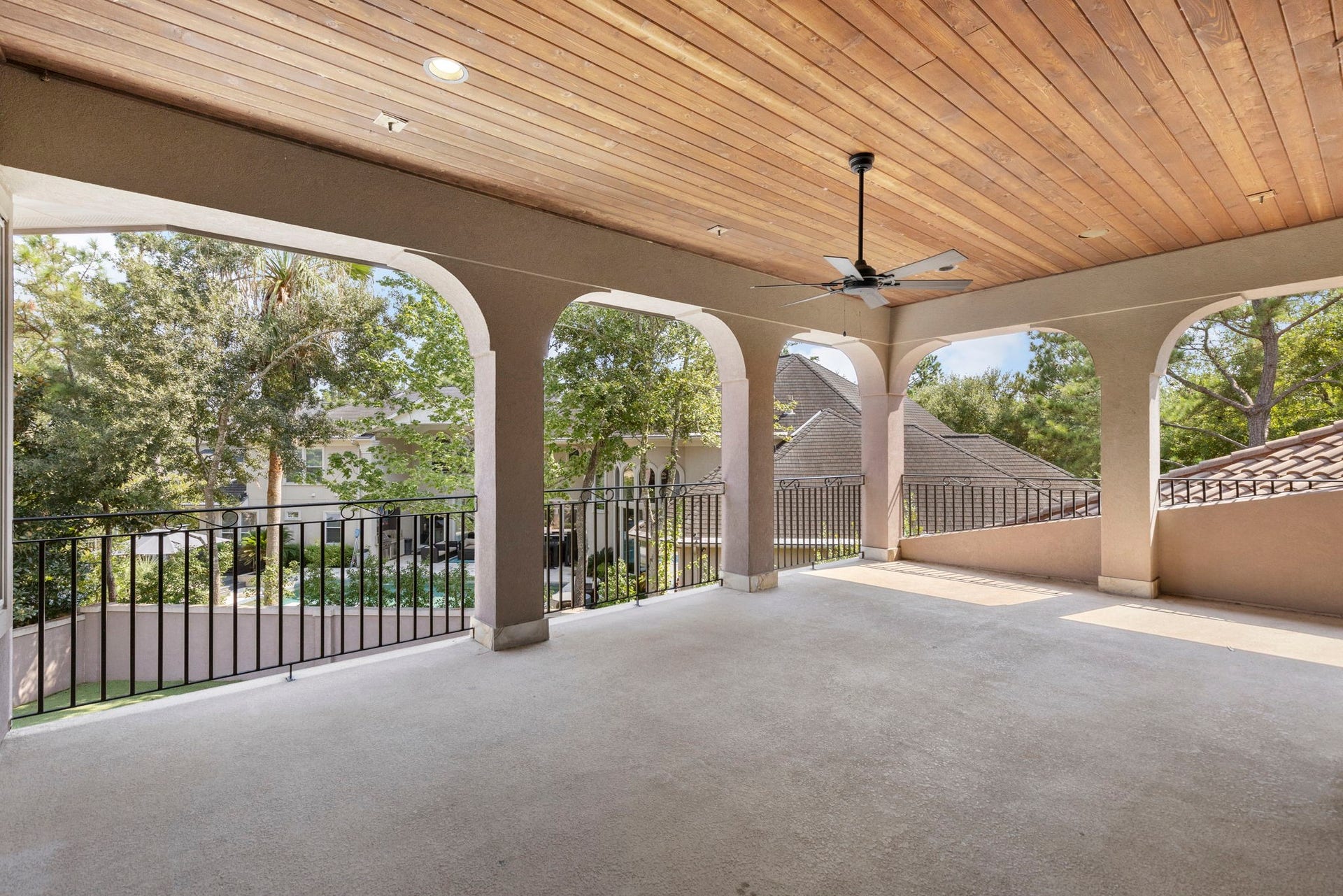 47 Hunnewell Way, The Woodlands, TX 77382 In addition, the second floor balcony is oversized for additional entertaining space.